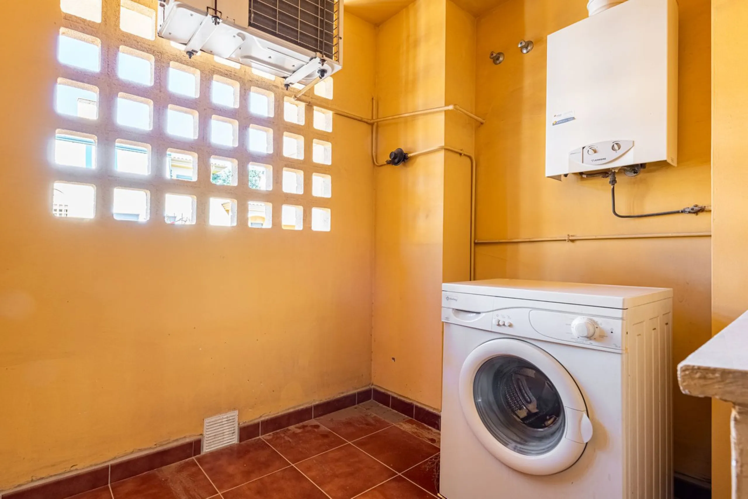 Beachside Apartment in the Heart of San Pedro!