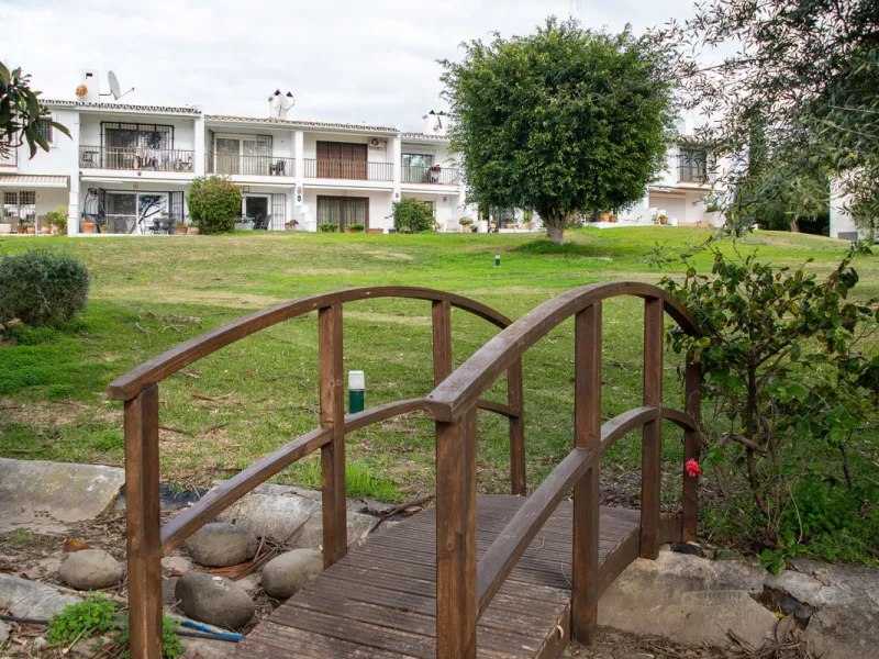This unique duplex townhouse is located in the sought-after area of Nueva Atalaya (Estepona), within an exclusive residential complex of just 24 homes, offering privacy, tranquility, and a strong sense of community.