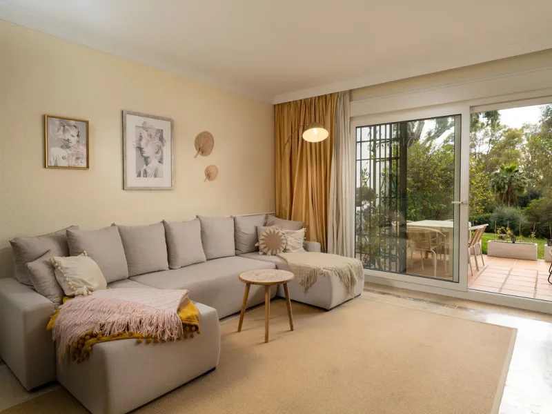 This unique duplex townhouse is located in the sought-after area of Nueva Atalaya (Estepona), within an exclusive residential complex of just 24 homes, offering privacy, tranquility, and a strong sense of community.