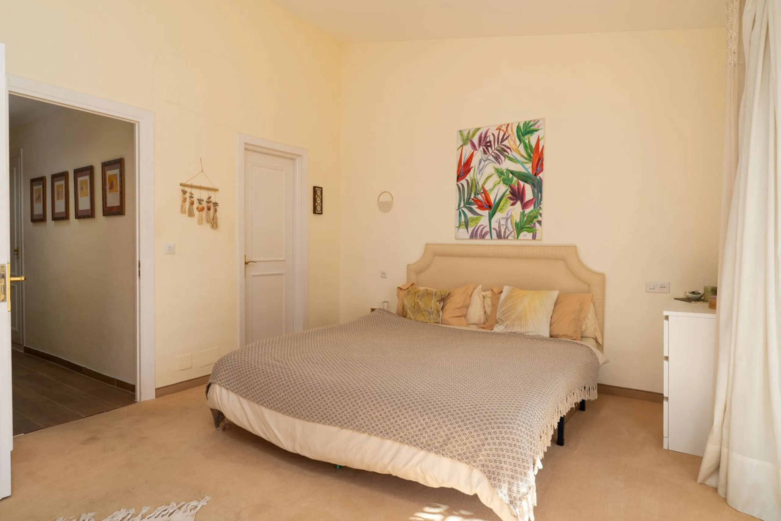 This unique duplex townhouse is located in the sought-after area of Nueva Atalaya (Estepona), within an exclusive residential complex of just 24 homes, offering privacy, tranquility, and a strong sense of community.