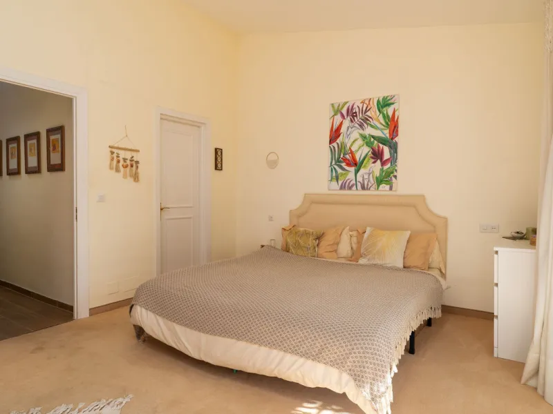 This unique duplex townhouse is located in the sought-after area of Nueva Atalaya (Estepona), within an exclusive residential complex of just 24 homes, offering privacy, tranquility, and a strong sense of community.