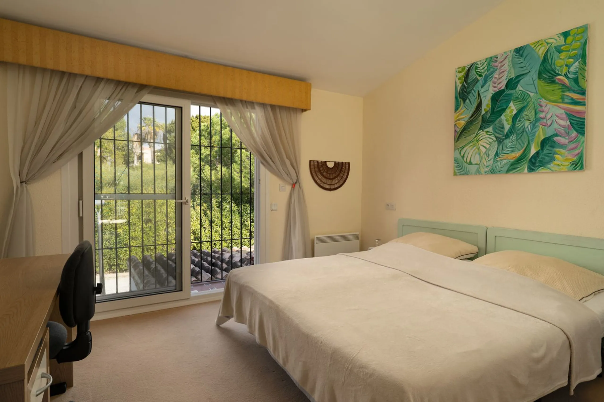 This unique duplex townhouse is located in the sought-after area of Nueva Atalaya (Estepona), within an exclusive residential complex of just 24 homes, offering privacy, tranquility, and a strong sense of community.