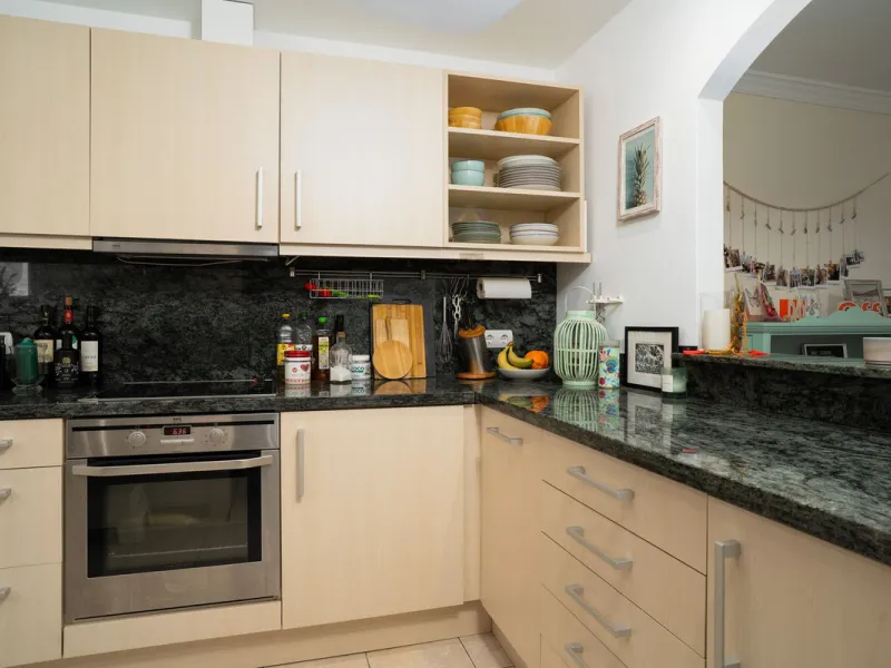 This unique duplex townhouse is located in the sought-after area of Nueva Atalaya (Estepona), within an exclusive residential complex of just 24 homes, offering privacy, tranquility, and a strong sense of community.