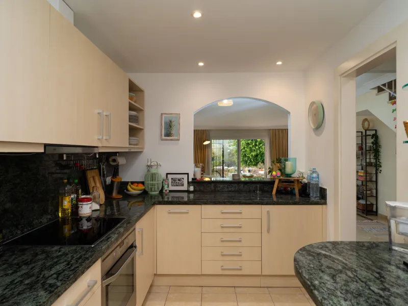 This unique duplex townhouse is located in the sought-after area of Nueva Atalaya (Estepona), within an exclusive residential complex of just 24 homes, offering privacy, tranquility, and a strong sense of community.