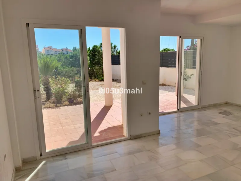 If you're looking for a home where the outdoor space takes centre stage and you can enjoy the fresh air in complete privacy, this magnificent corner villa is the perfect opportunity.