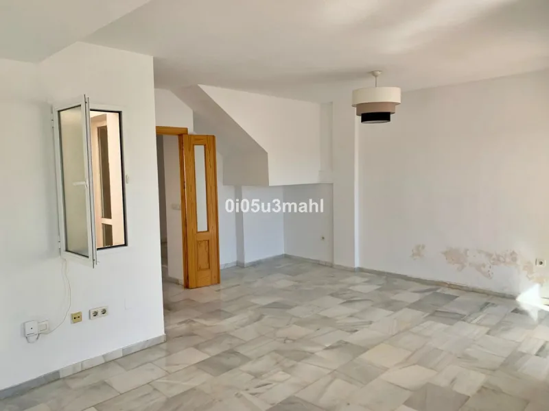 If you're looking for a home where the outdoor space takes centre stage and you can enjoy the fresh air in complete privacy, this magnificent corner villa is the perfect opportunity.