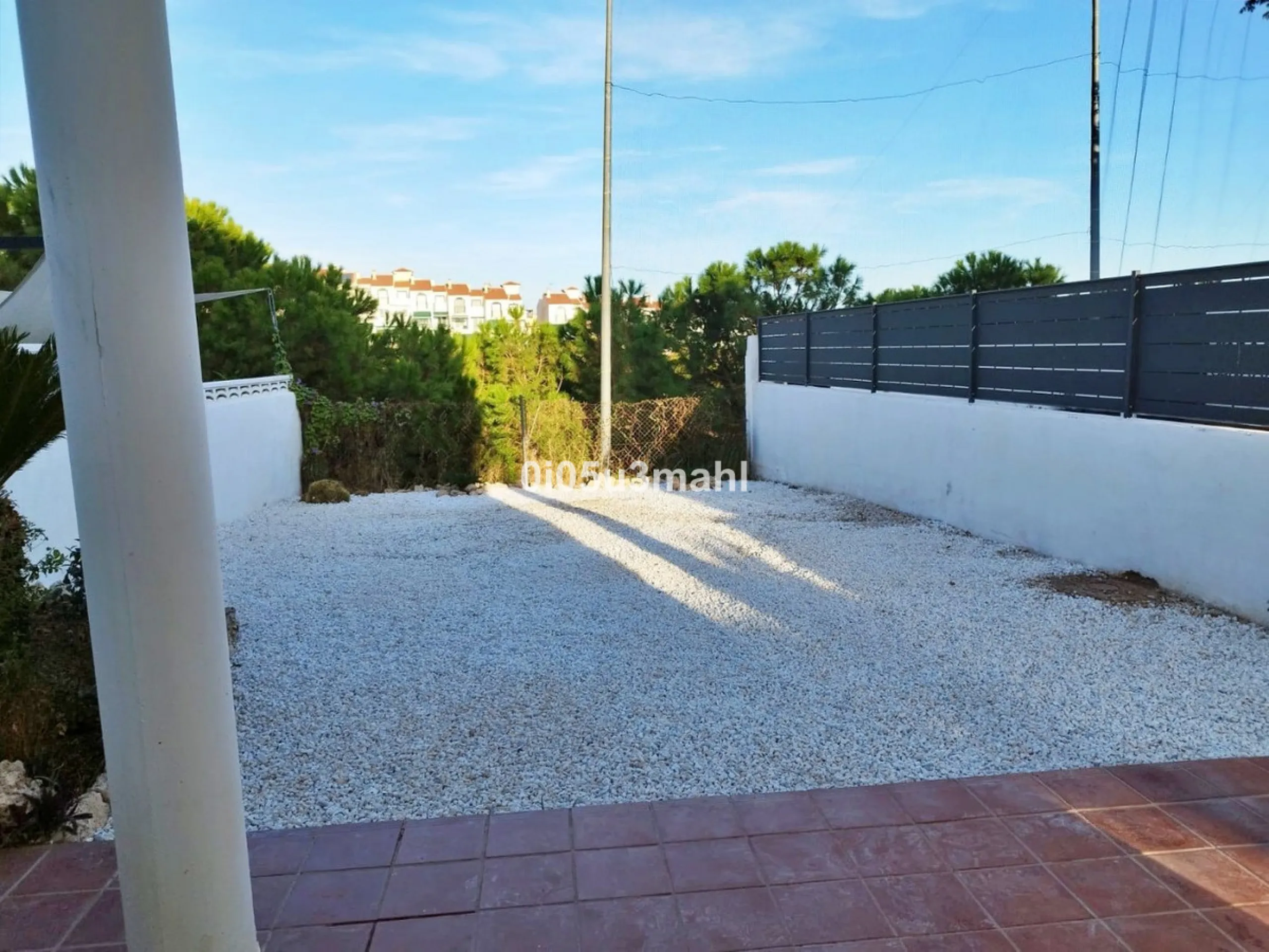 If you're looking for a home where the outdoor space takes centre stage and you can enjoy the fresh air in complete privacy, this magnificent corner villa is the perfect opportunity.