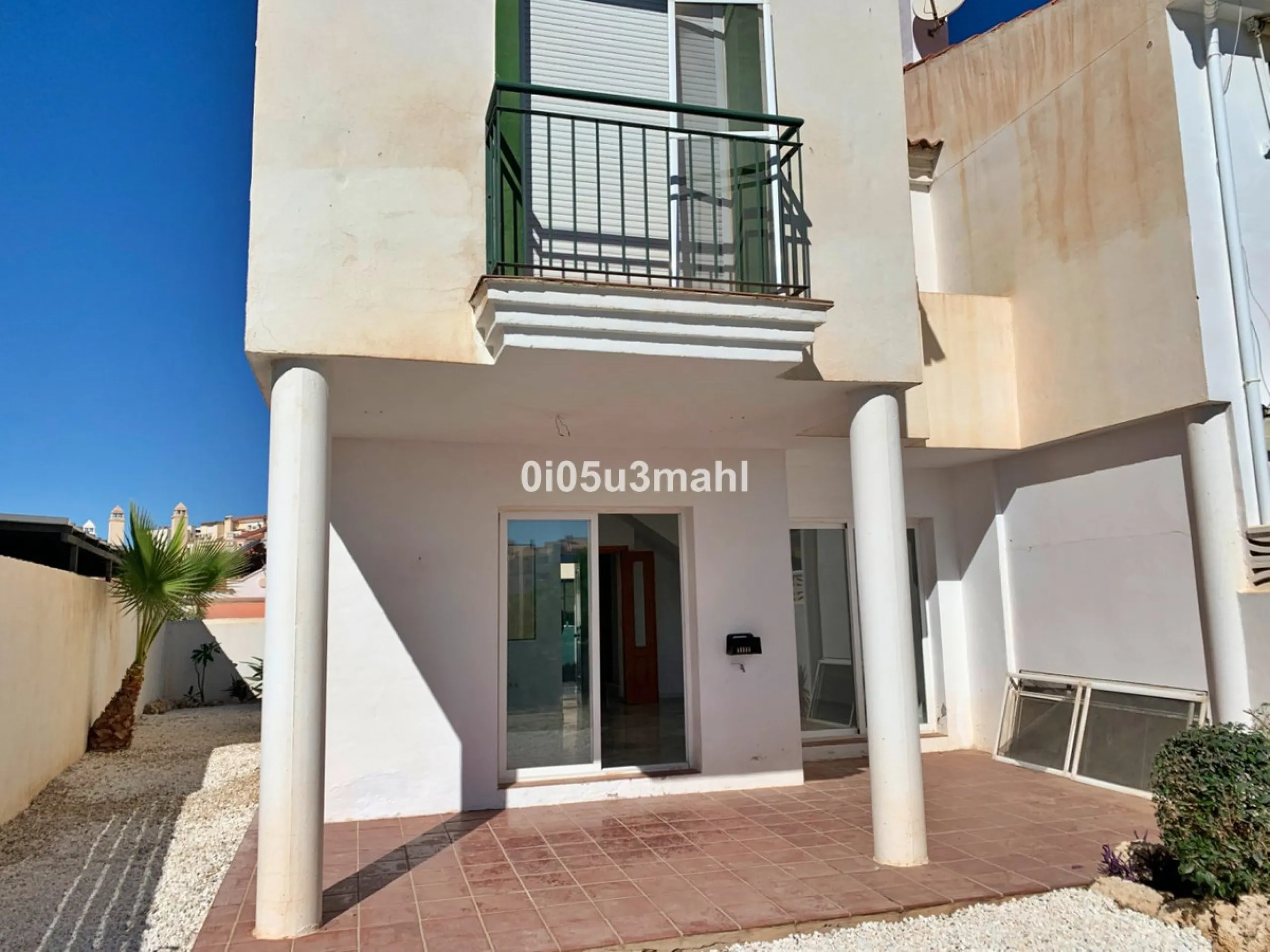 If you're looking for a home where the outdoor space takes centre stage and you can enjoy the fresh air in complete privacy, this magnificent corner villa is the perfect opportunity.