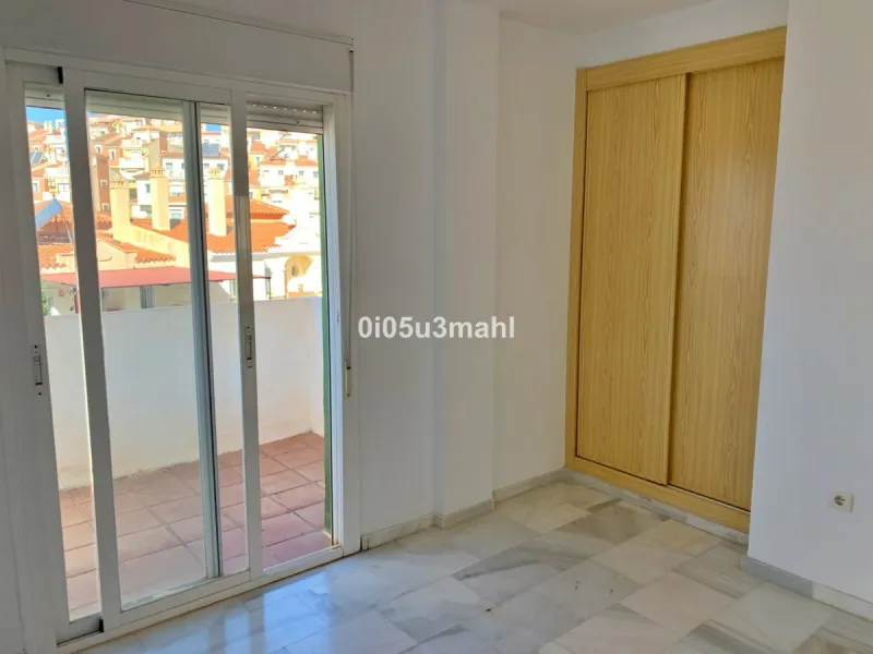 If you're looking for a home where the outdoor space takes centre stage and you can enjoy the fresh air in complete privacy, this magnificent corner villa is the perfect opportunity.