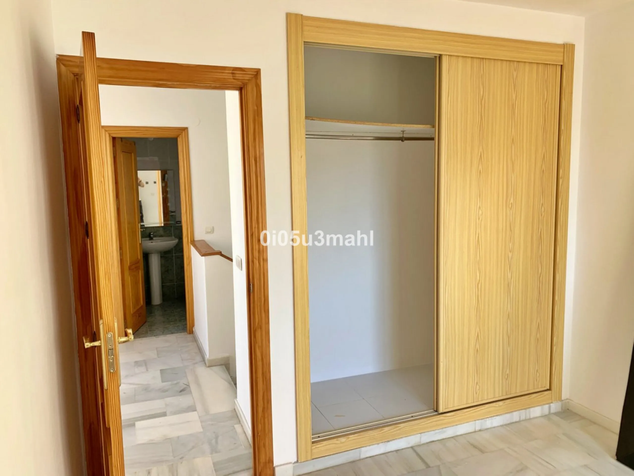 If you're looking for a home where the outdoor space takes centre stage and you can enjoy the fresh air in complete privacy, this magnificent corner villa is the perfect opportunity.