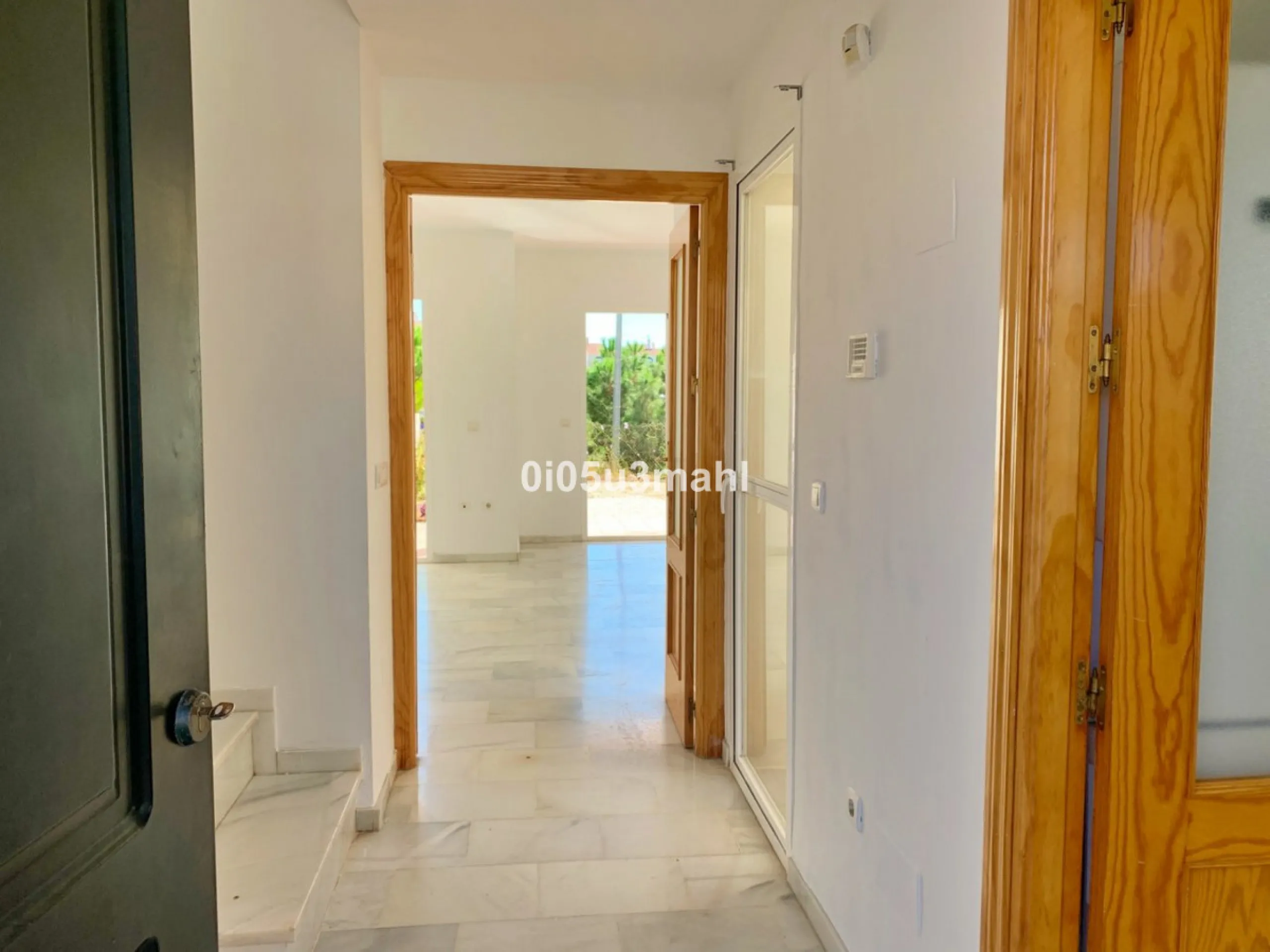 If you're looking for a home where the outdoor space takes centre stage and you can enjoy the fresh air in complete privacy, this magnificent corner villa is the perfect opportunity.