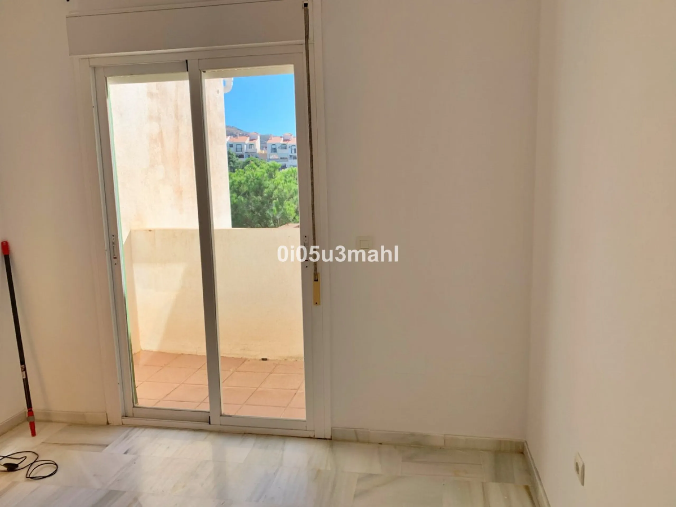 If you're looking for a home where the outdoor space takes centre stage and you can enjoy the fresh air in complete privacy, this magnificent corner villa is the perfect opportunity.