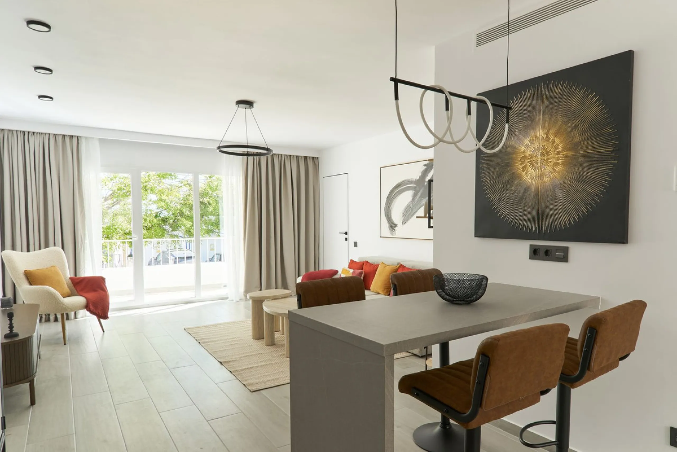 Fully Renovated 2-Bedroom Apartment for Sale in Conjunto Casaño – Nueva Andalucía