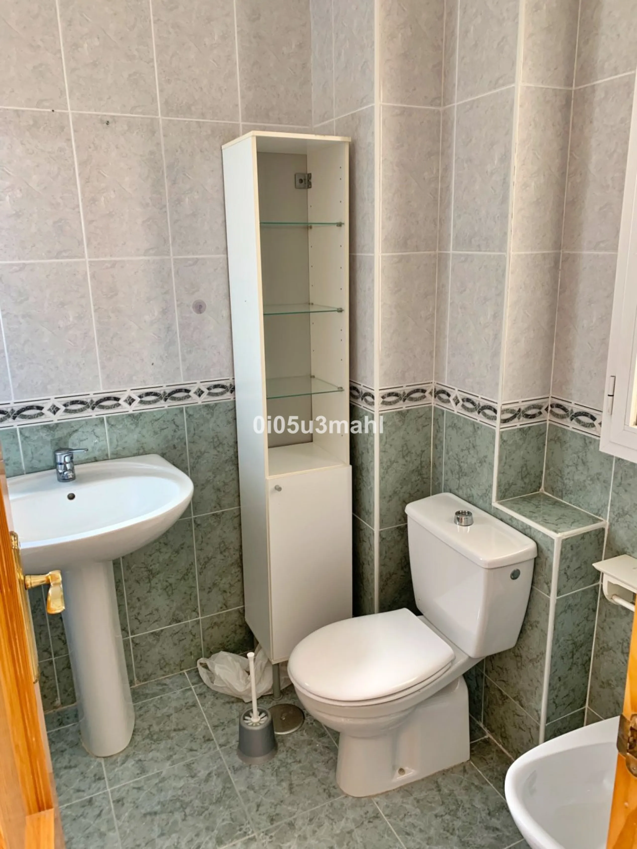 If you're looking for a home where the outdoor space takes centre stage and you can enjoy the fresh air in complete privacy, this magnificent corner villa is the perfect opportunity.