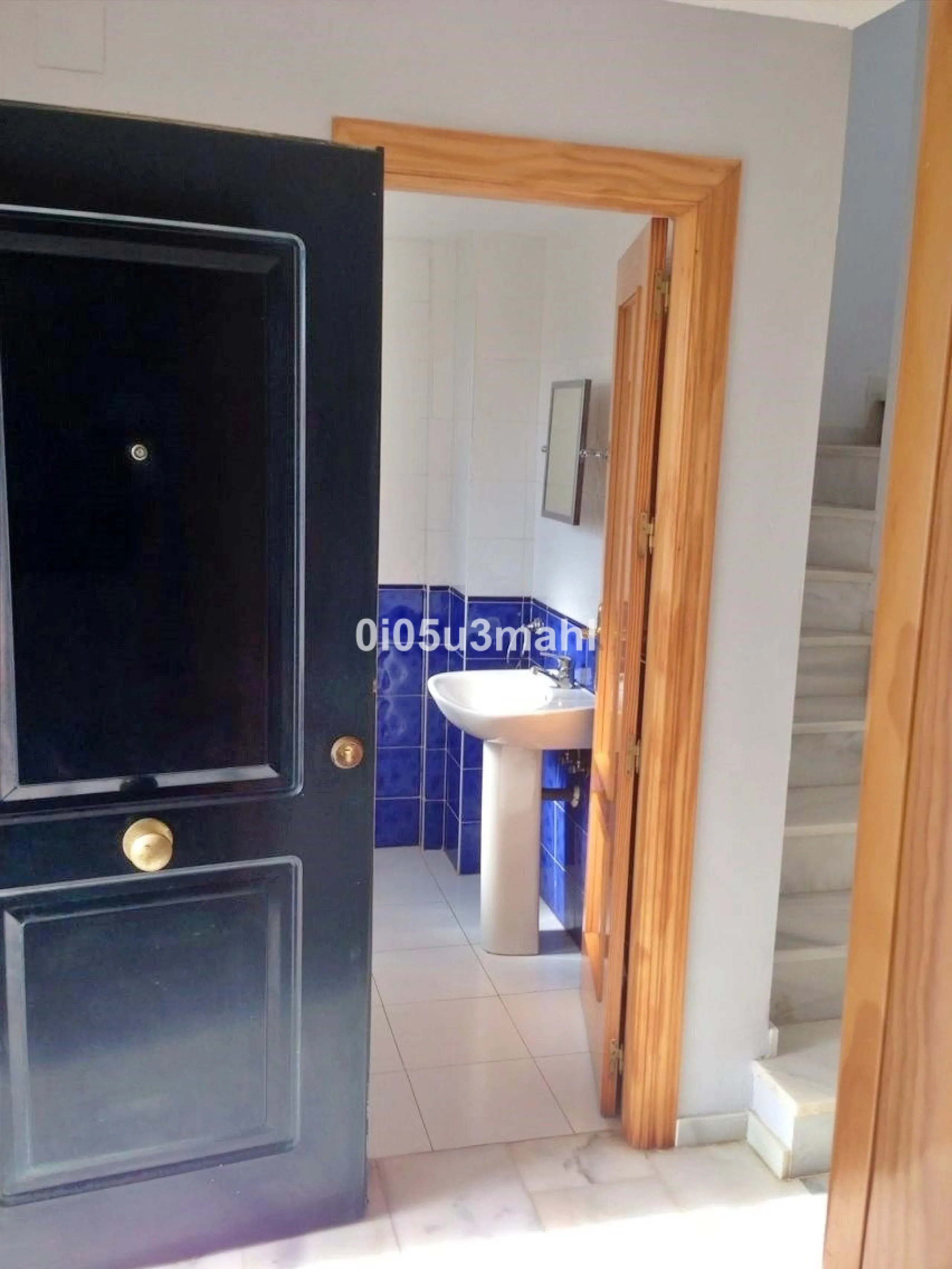 If you're looking for a home where the outdoor space takes centre stage and you can enjoy the fresh air in complete privacy, this magnificent corner villa is the perfect opportunity.