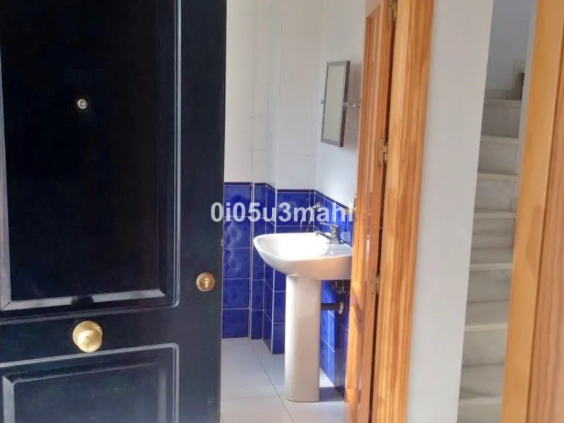 If you're looking for a home where the outdoor space takes centre stage and you can enjoy the fresh air in complete privacy, this magnificent corner villa is the perfect opportunity.