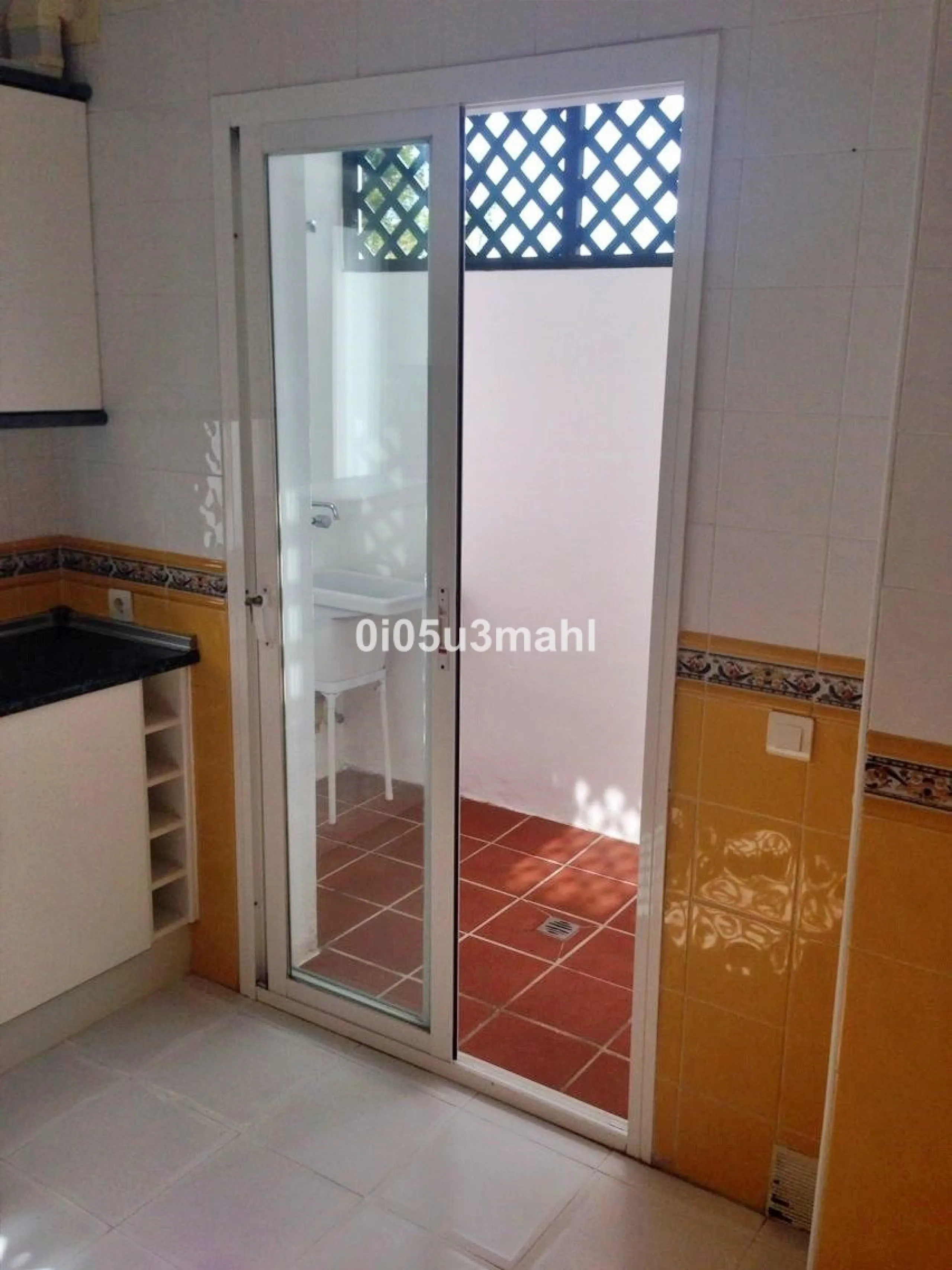 If you're looking for a home where the outdoor space takes centre stage and you can enjoy the fresh air in complete privacy, this magnificent corner villa is the perfect opportunity.