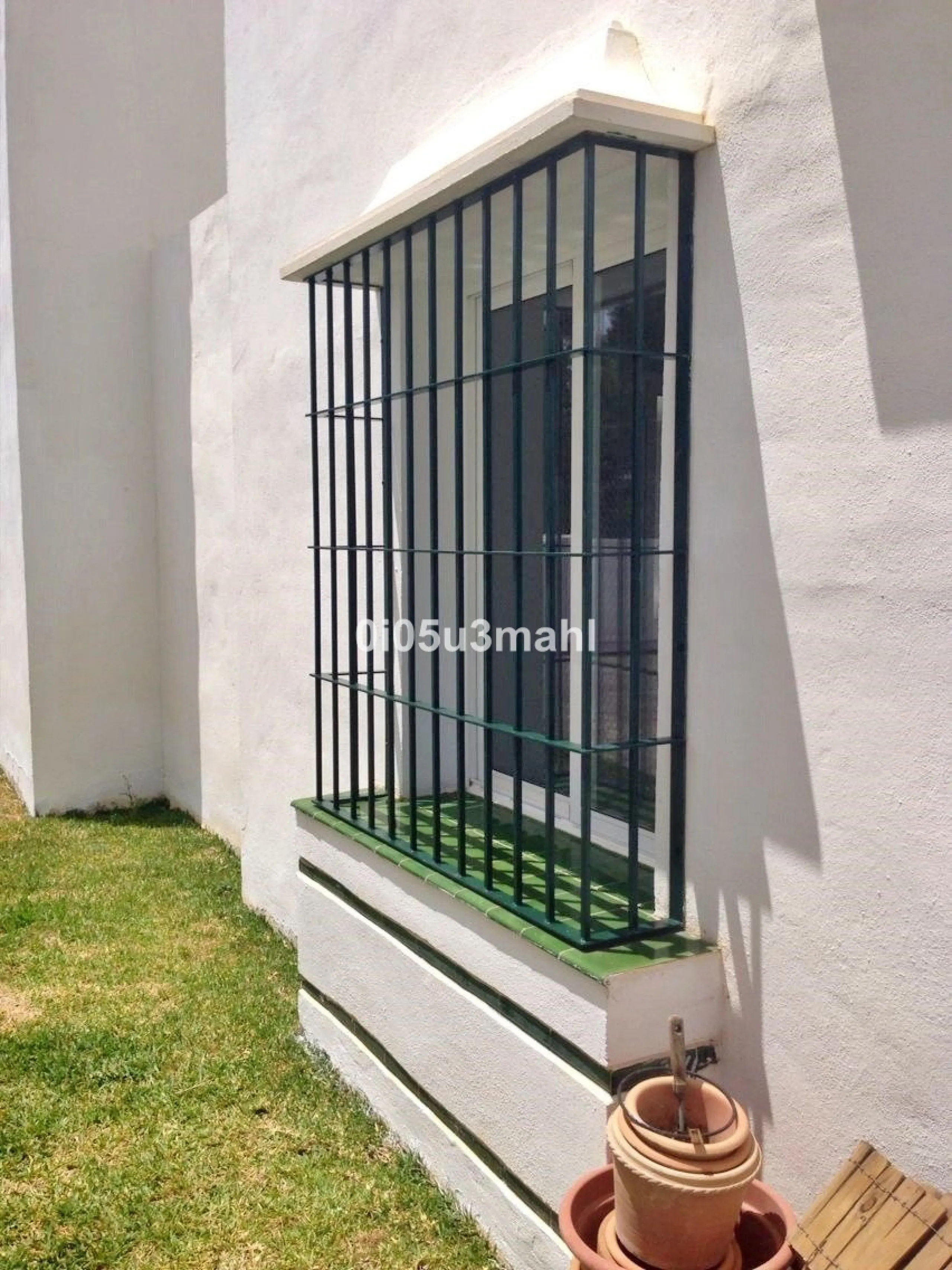 If you're looking for a home where the outdoor space takes centre stage and you can enjoy the fresh air in complete privacy, this magnificent corner villa is the perfect opportunity.