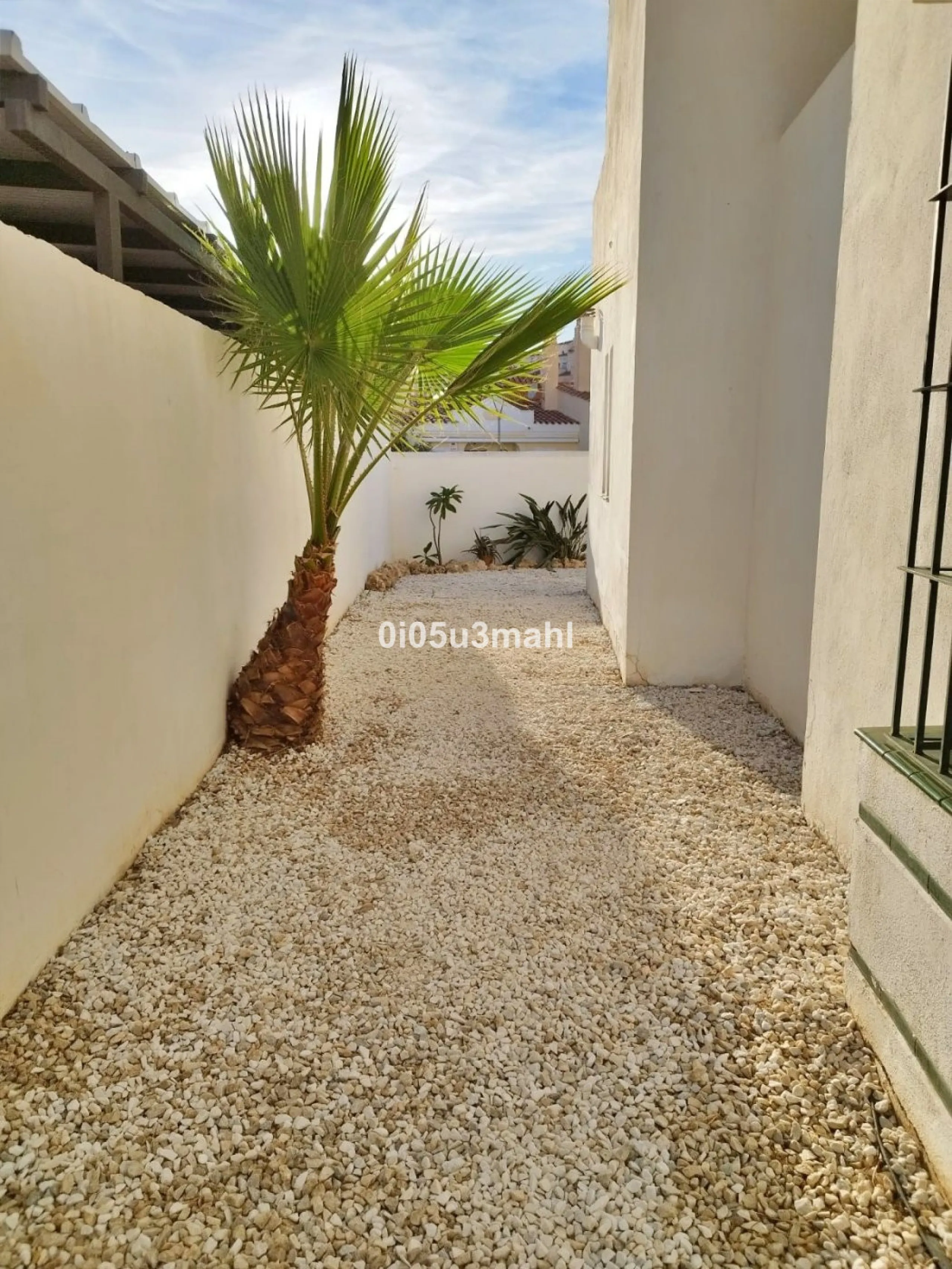 If you're looking for a home where the outdoor space takes centre stage and you can enjoy the fresh air in complete privacy, this magnificent corner villa is the perfect opportunity.
