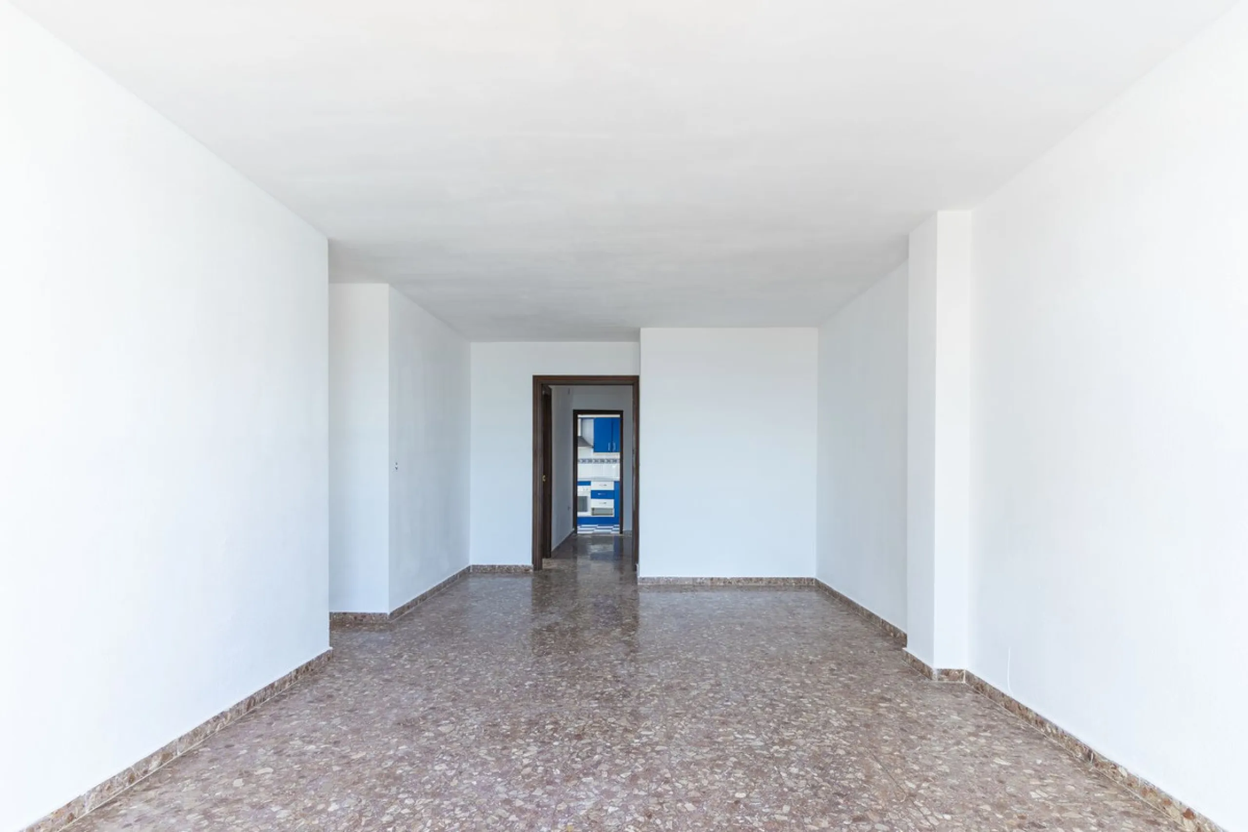 SPACIOUS APARTMENT WITH TERRACE AND SEA VIEWS IN THE HEART OF SABINILLAS