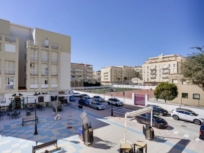 SPACIOUS APARTMENT WITH TERRACE AND SEA VIEWS IN THE HEART OF SABINILLAS