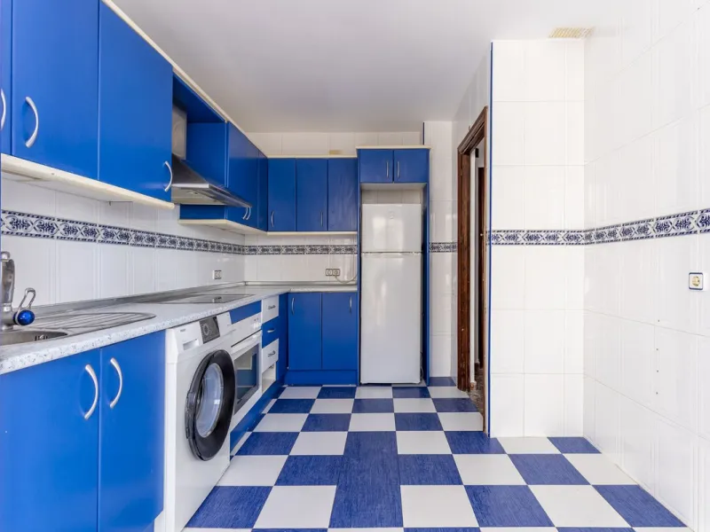 SPACIOUS APARTMENT WITH TERRACE AND SEA VIEWS IN THE HEART OF SABINILLAS