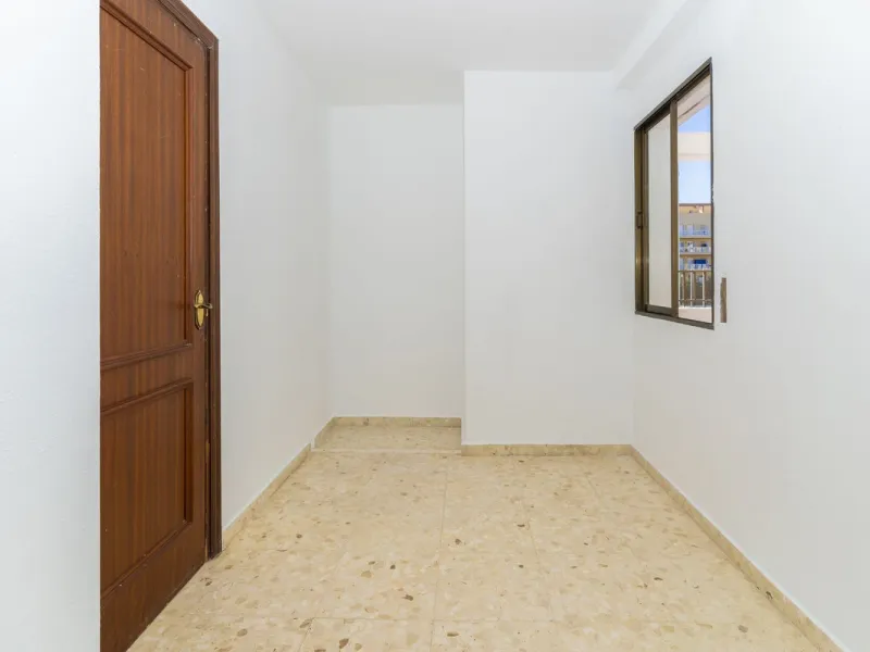 SPACIOUS APARTMENT WITH TERRACE AND SEA VIEWS IN THE HEART OF SABINILLAS
