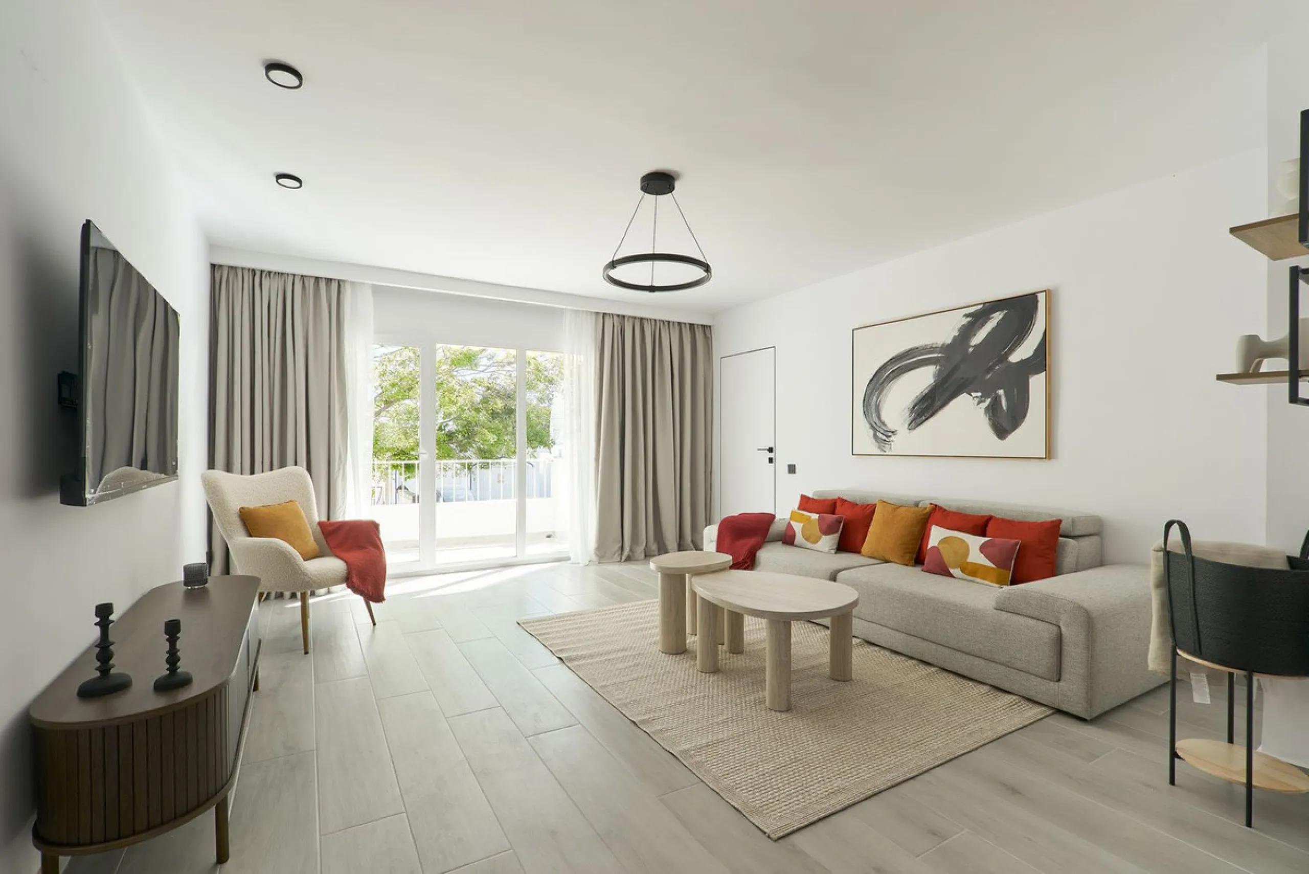 Fully Renovated 2-Bedroom Apartment for Sale in Conjunto Casaño – Nueva Andalucía