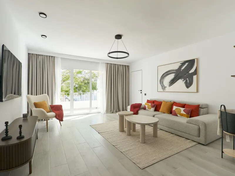 Fully Renovated 2-Bedroom Apartment for Sale in Conjunto Casaño – Nueva Andalucía