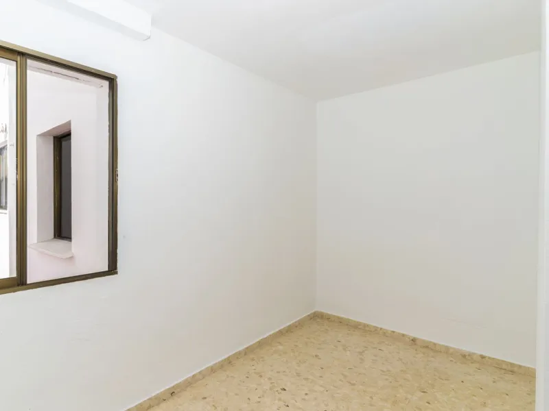 SPACIOUS APARTMENT WITH TERRACE AND SEA VIEWS IN THE HEART OF SABINILLAS