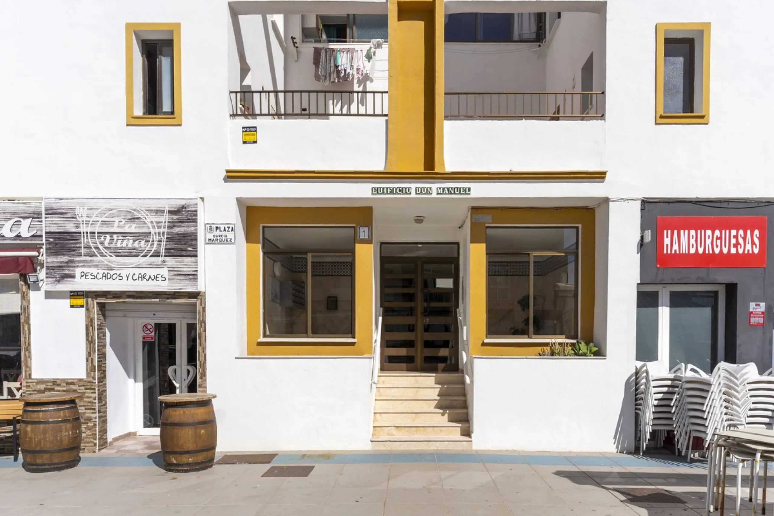 SPACIOUS APARTMENT WITH TERRACE AND SEA VIEWS IN THE HEART OF SABINILLAS