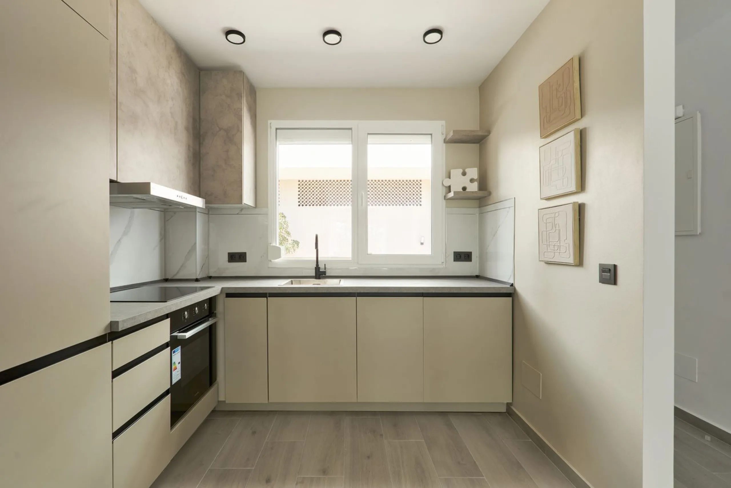 Fully Renovated 2-Bedroom Apartment for Sale in Conjunto Casaño – Nueva Andalucía