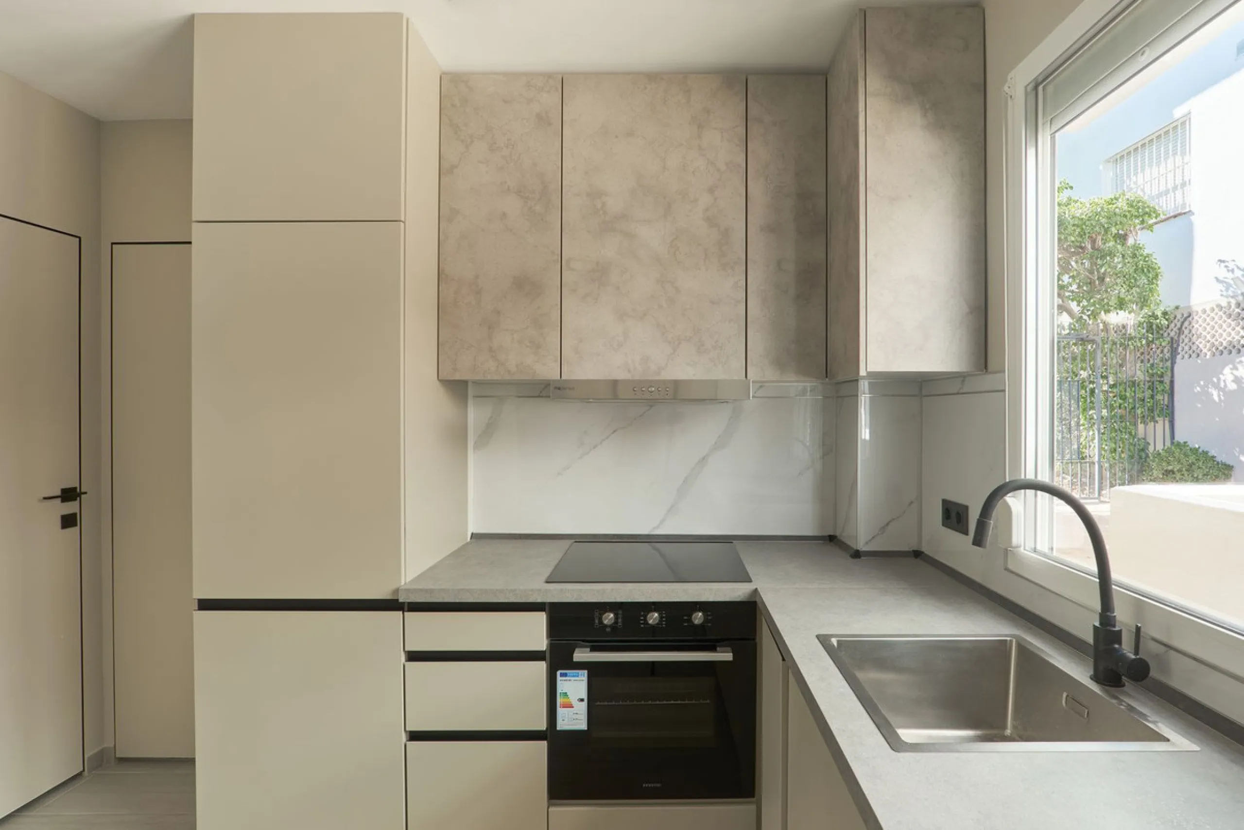 Fully Renovated 2-Bedroom Apartment for Sale in Conjunto Casaño – Nueva Andalucía