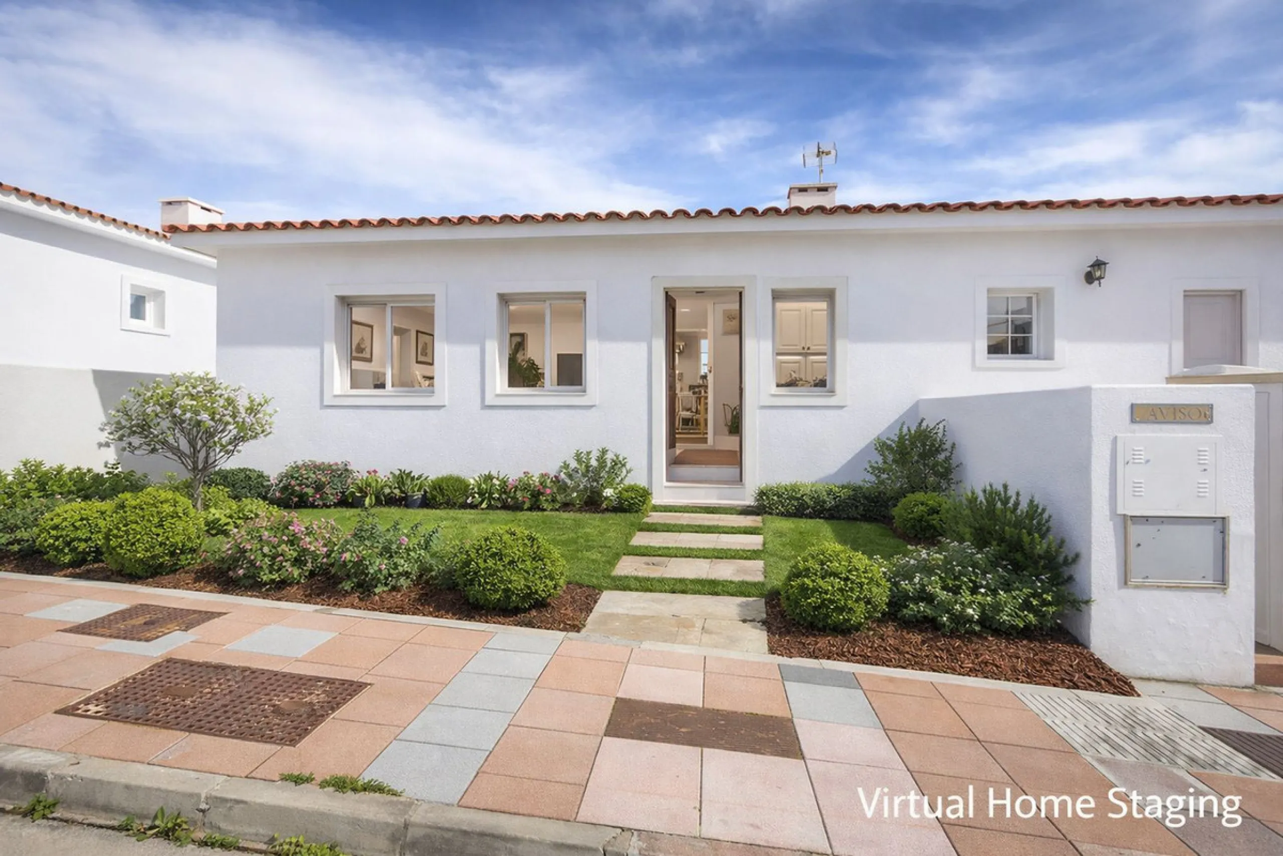 SEMI-DETACHED HOUSE WITH SEA VIEWS AND GREAT POTENTIAL IN LA DUQUESA