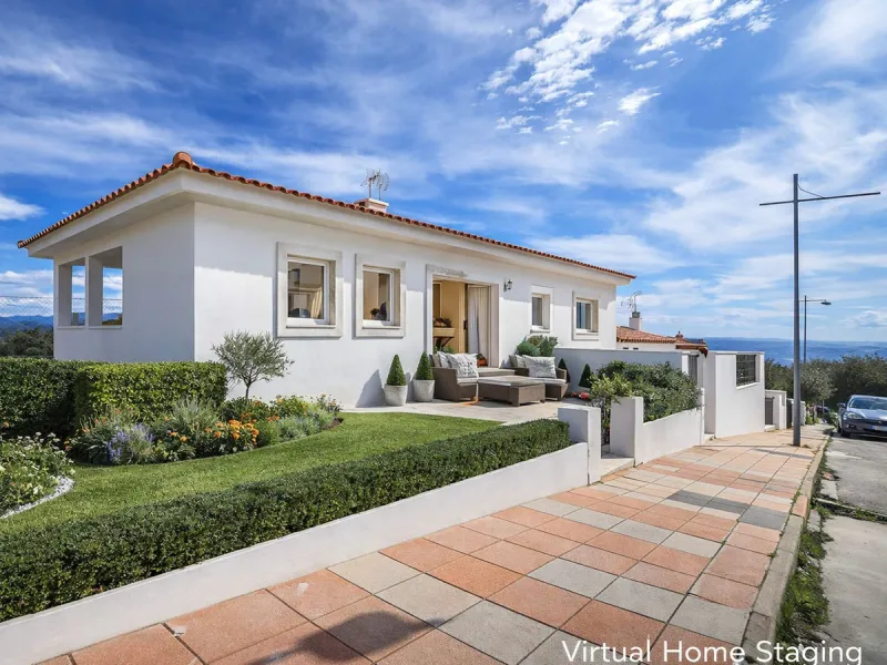 SEMI-DETACHED HOUSE WITH SEA VIEWS AND GREAT POTENTIAL IN LA DUQUESA