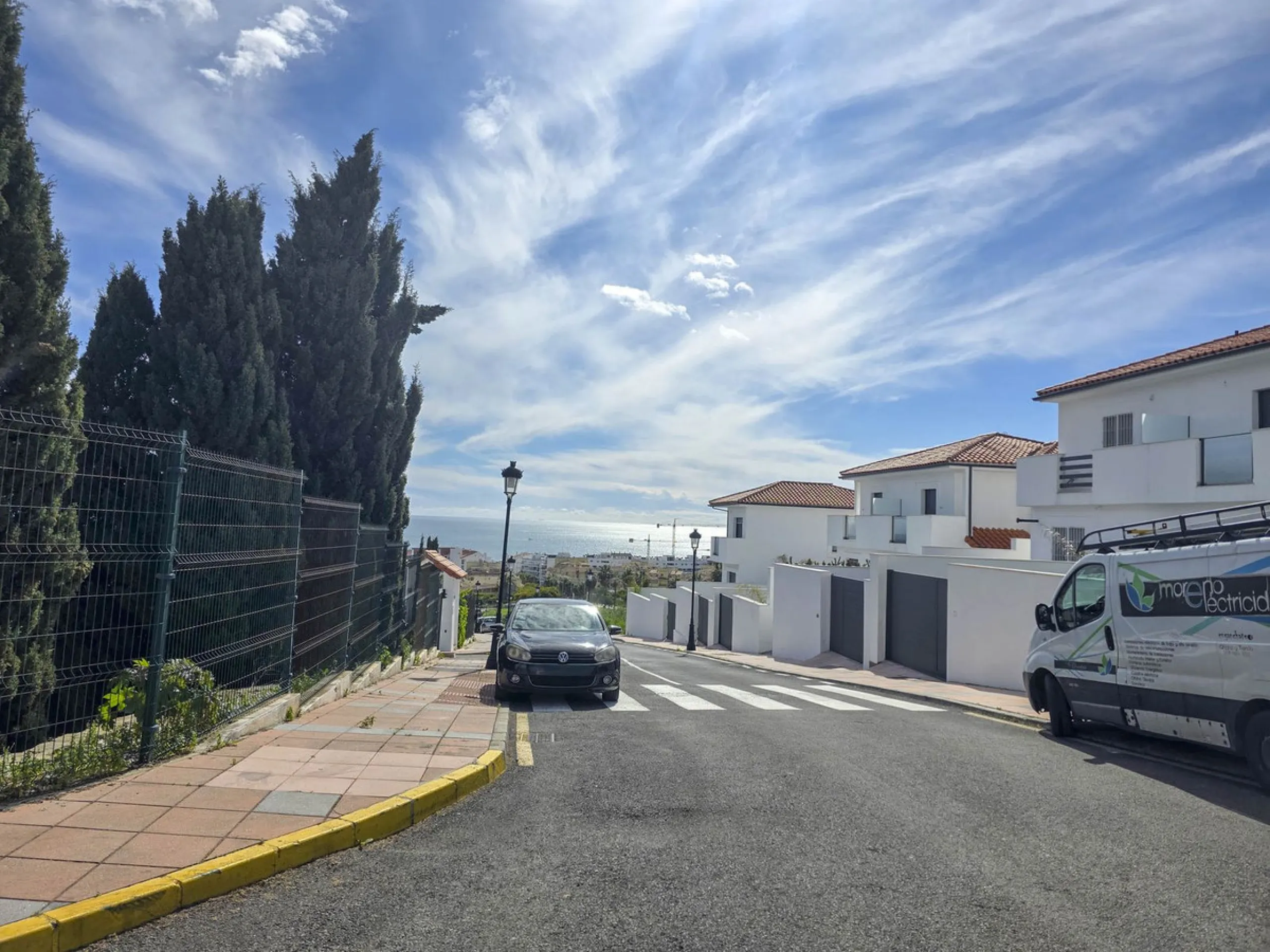 SEMI-DETACHED HOUSE WITH SEA VIEWS AND GREAT POTENTIAL IN LA DUQUESA