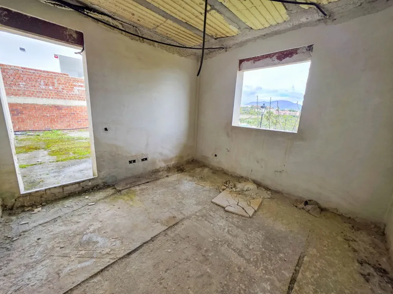 SEMI-DETACHED HOUSE WITH SEA VIEWS AND GREAT POTENTIAL IN LA DUQUESA