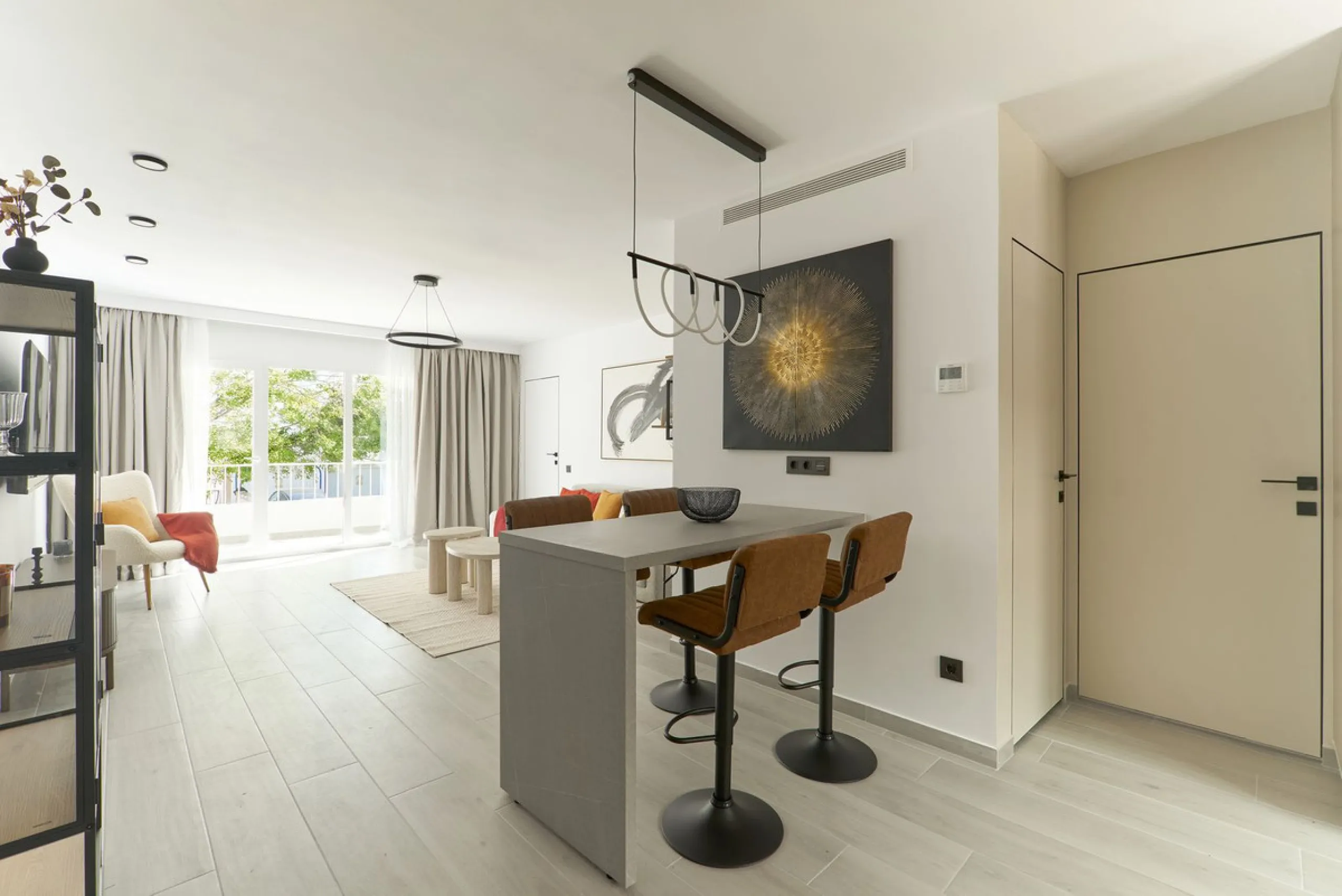 Fully Renovated 2-Bedroom Apartment for Sale in Conjunto Casaño – Nueva Andalucía