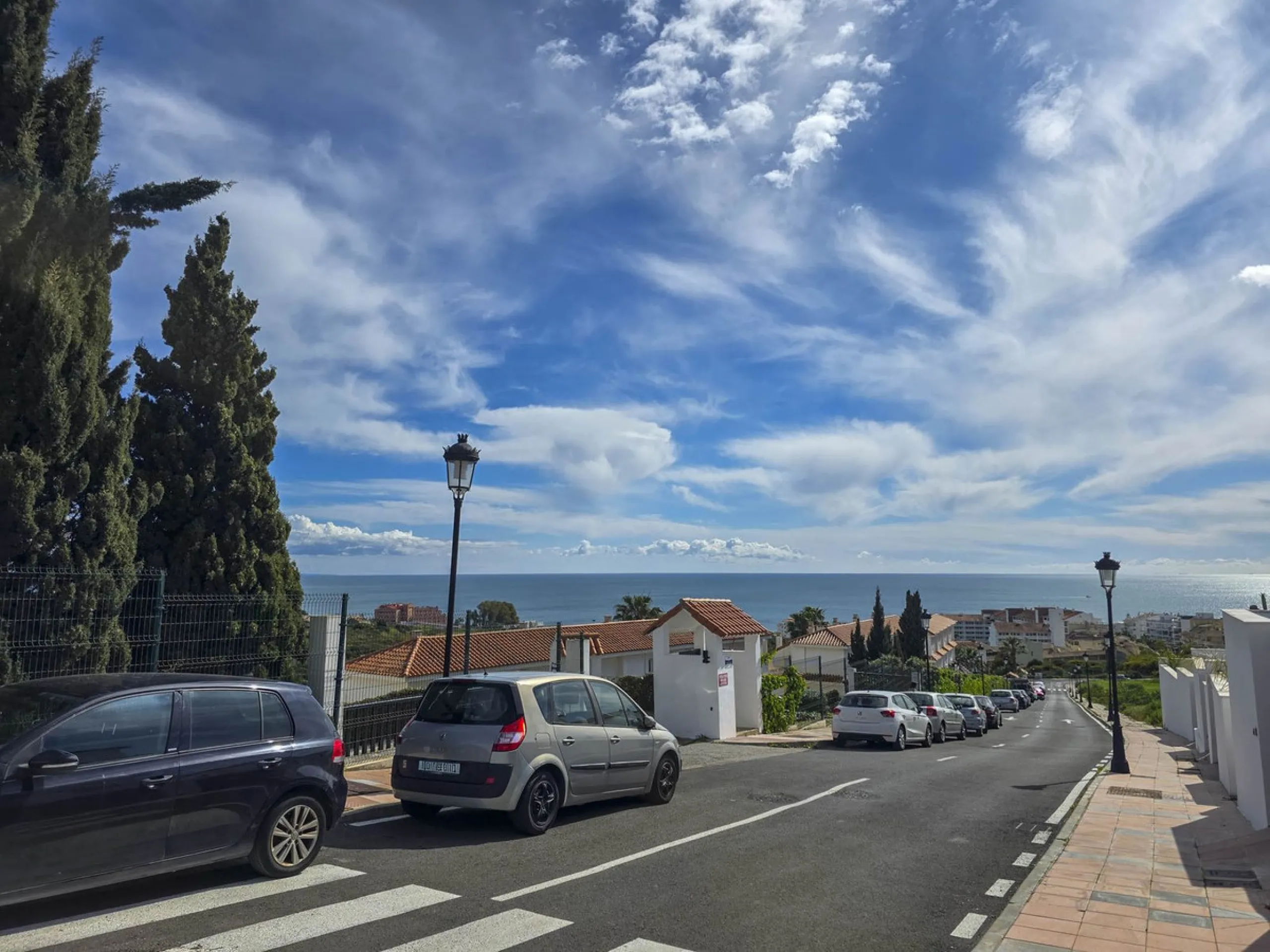 SEMI-DETACHED HOUSE WITH SEA VIEWS AND GREAT POTENTIAL IN LA DUQUESA