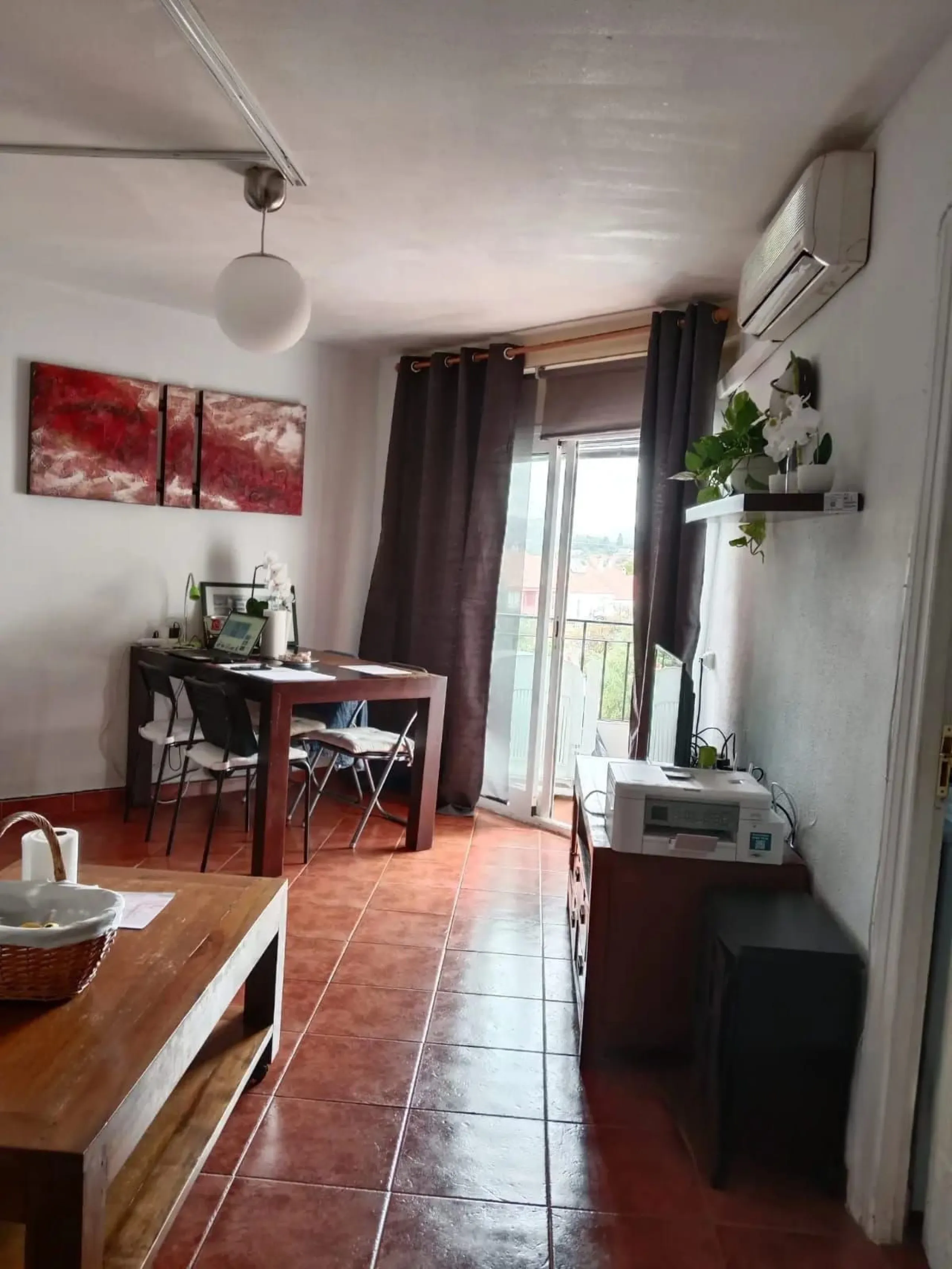 Apartment with 68 m²  2 bedrooms  just 5 minutes from the center of Marbella in the Mirador Padel Club area. It comprises a living room with direct access to a south-east facing terrace, 2 bedrooms, 1 bathroom, and a fully equipped kitchen. It is very wel