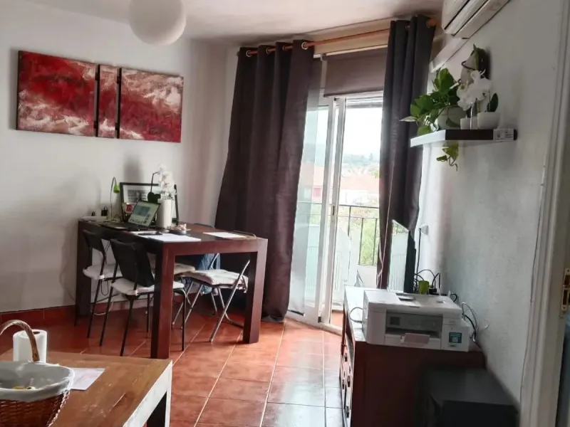 Apartment with 68 m²  2 bedrooms  just 5 minutes from the center of Marbella in the Mirador Padel Club area. It comprises a living room with direct access to a south-east facing terrace, 2 bedrooms, 1 bathroom, and a fully equipped kitchen. It is very wel