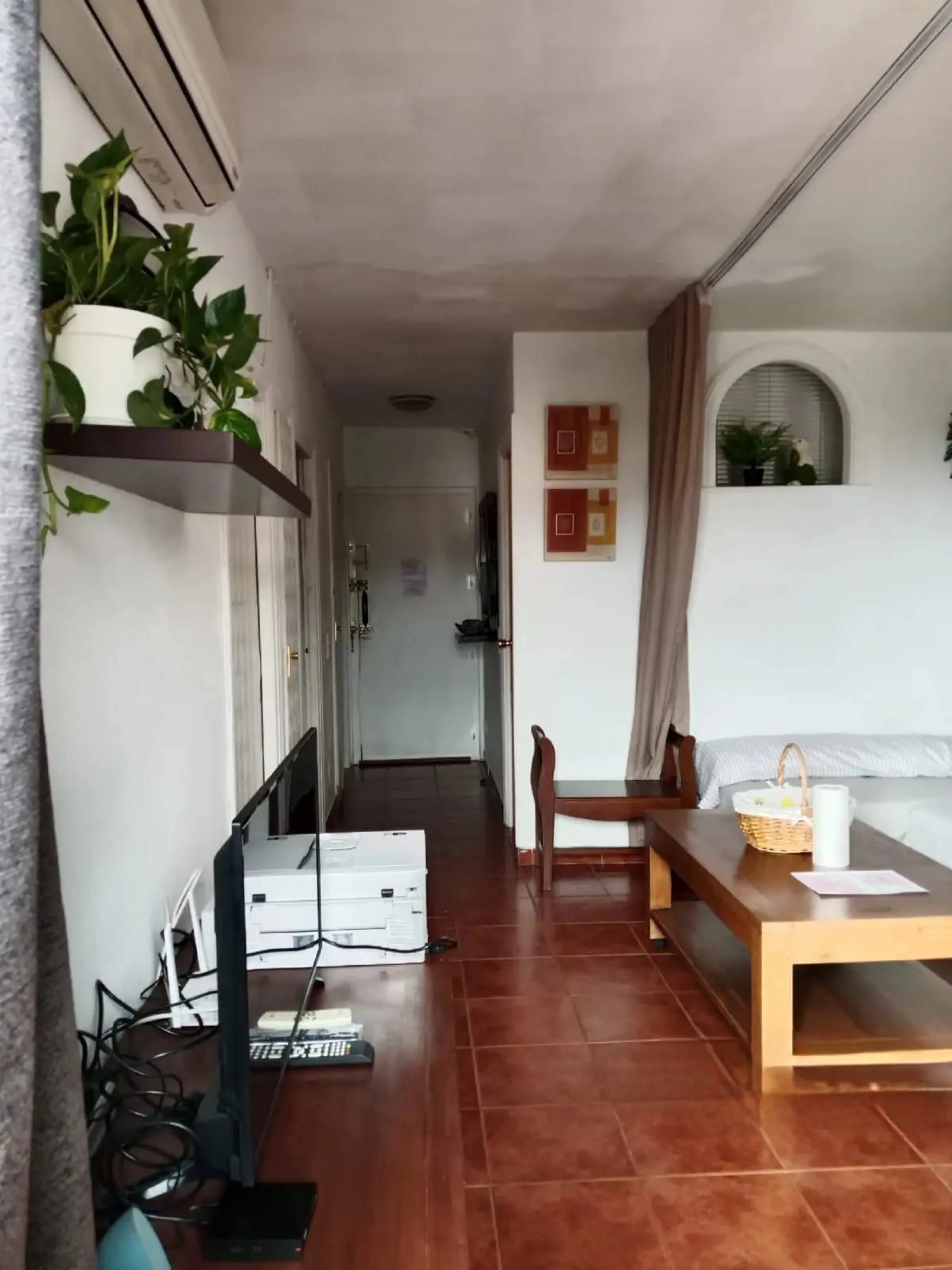 Apartment with 68 m²  2 bedrooms  just 5 minutes from the center of Marbella in the Mirador Padel Club area. It comprises a living room with direct access to a south-east facing terrace, 2 bedrooms, 1 bathroom, and a fully equipped kitchen. It is very wel