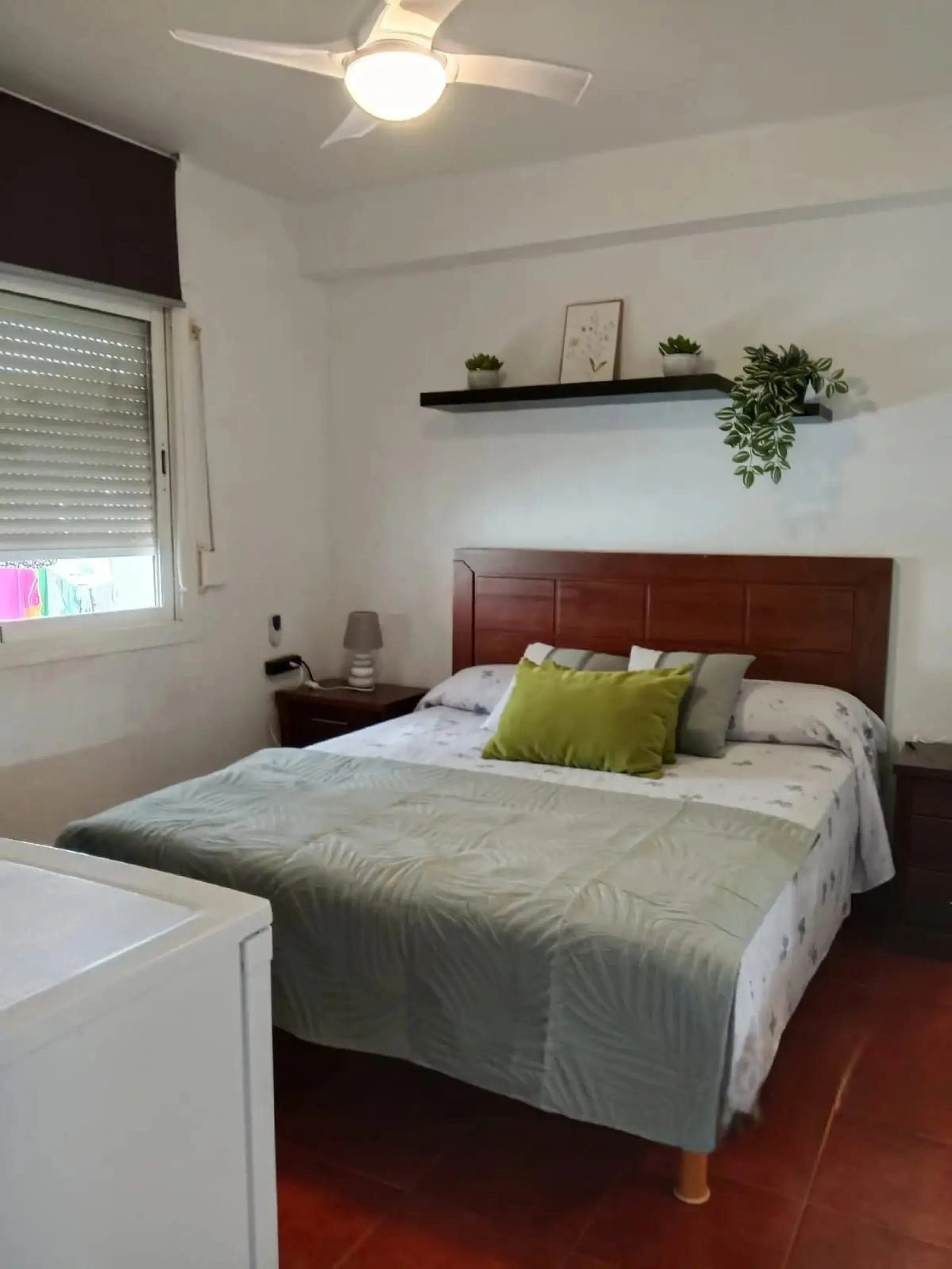 Apartment with 68 m²  2 bedrooms  just 5 minutes from the center of Marbella in the Mirador Padel Club area. It comprises a living room with direct access to a south-east facing terrace, 2 bedrooms, 1 bathroom, and a fully equipped kitchen. It is very wel