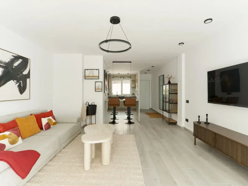 Fully Renovated 2-Bedroom Apartment for Sale in Conjunto Casaño – Nueva Andalucía