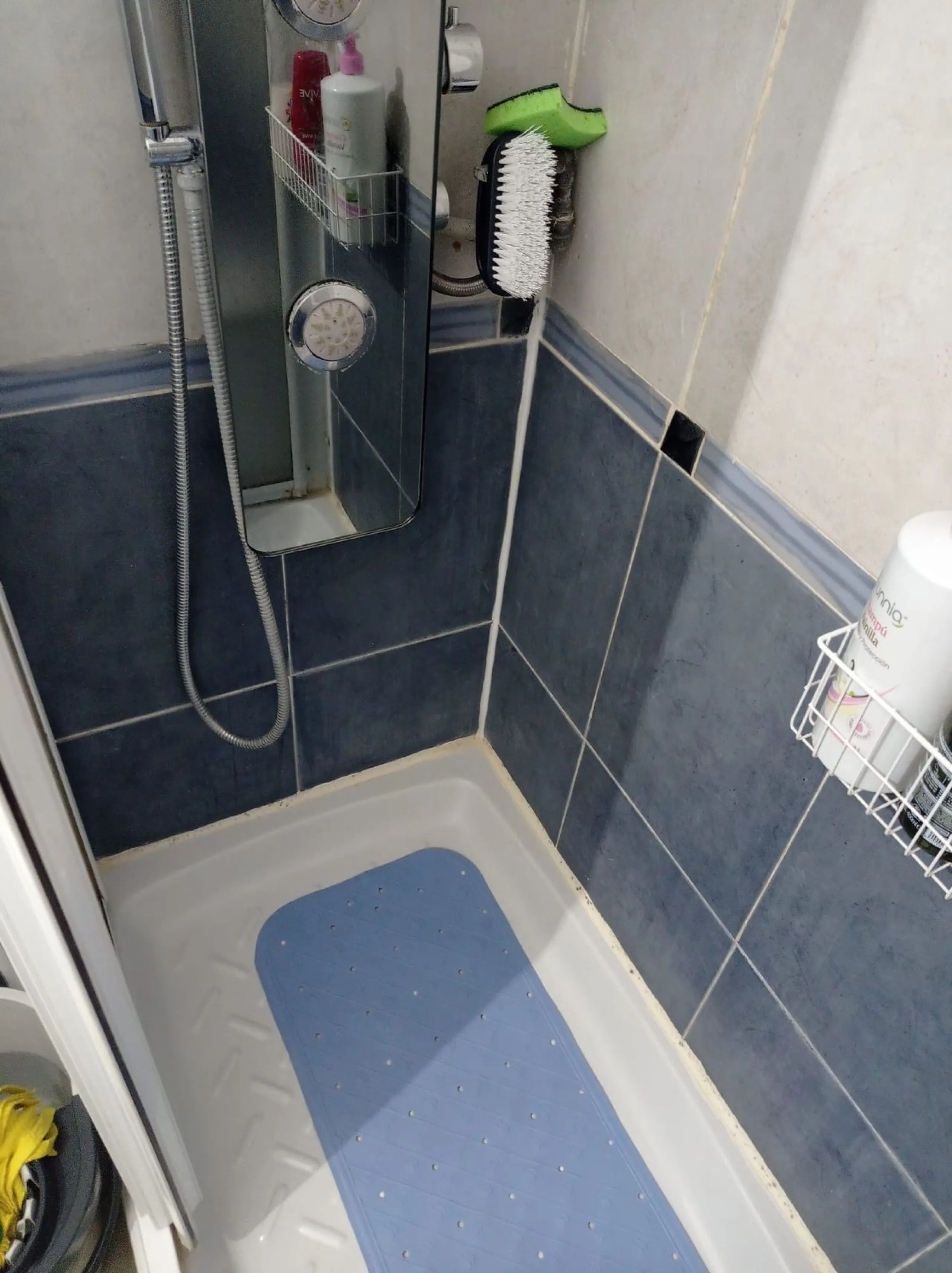 Apartment with 68 m²  2 bedrooms  just 5 minutes from the center of Marbella in the Mirador Padel Club area. It comprises a living room with direct access to a south-east facing terrace, 2 bedrooms, 1 bathroom, and a fully equipped kitchen. It is very wel