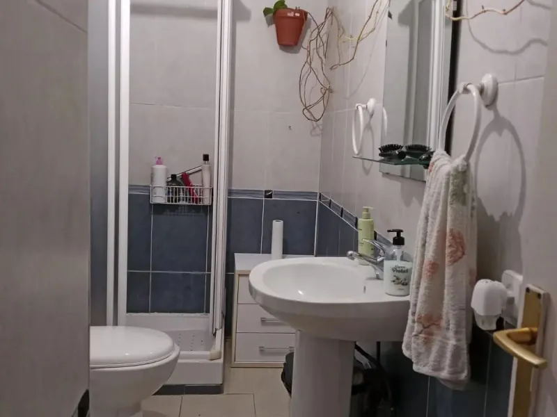 Apartment with 68 m²  2 bedrooms  just 5 minutes from the center of Marbella in the Mirador Padel Club area. It comprises a living room with direct access to a south-east facing terrace, 2 bedrooms, 1 bathroom, and a fully equipped kitchen. It is very wel