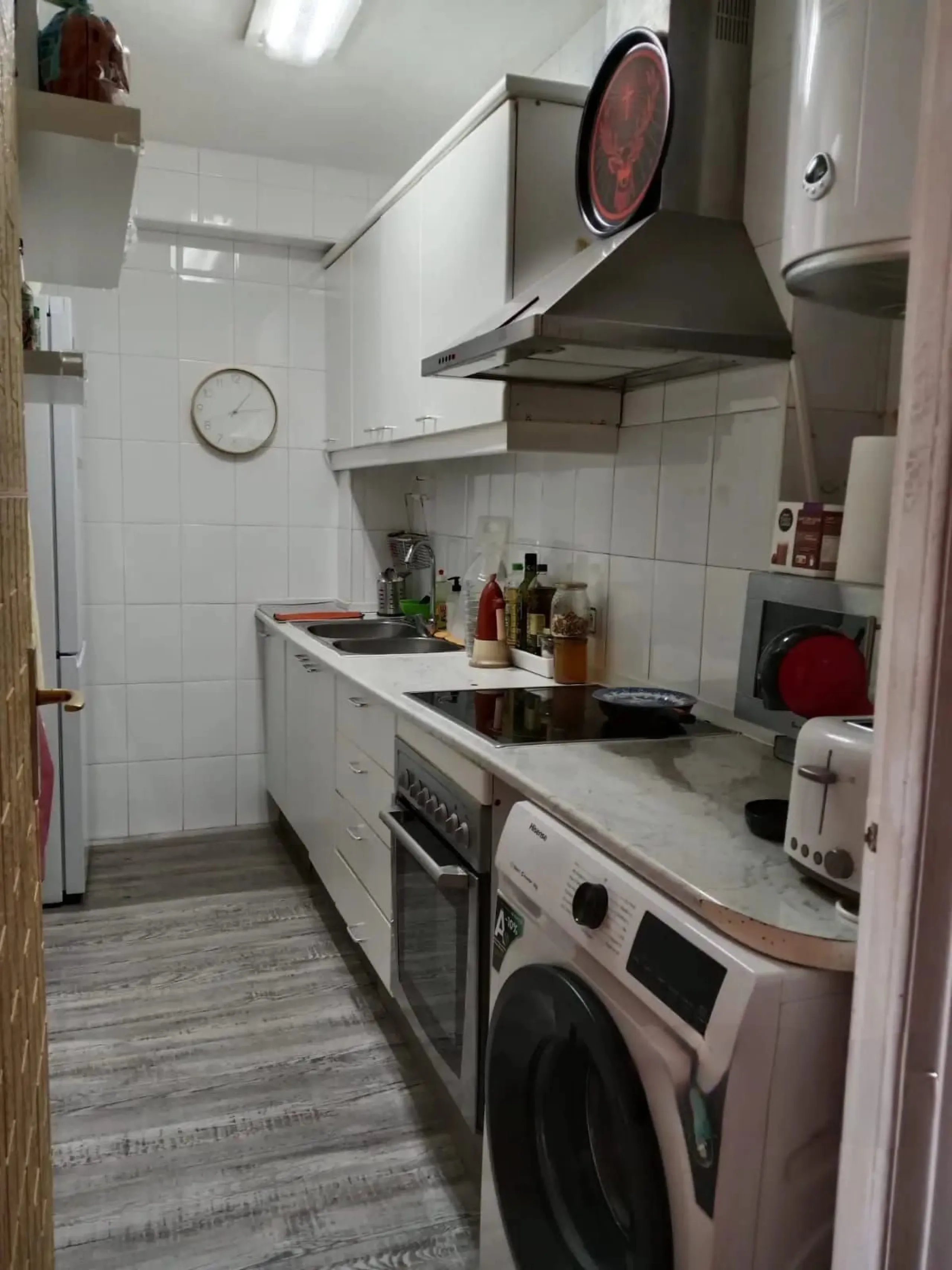 Apartment with 68 m²  2 bedrooms  just 5 minutes from the center of Marbella in the Mirador Padel Club area. It comprises a living room with direct access to a south-east facing terrace, 2 bedrooms, 1 bathroom, and a fully equipped kitchen. It is very wel