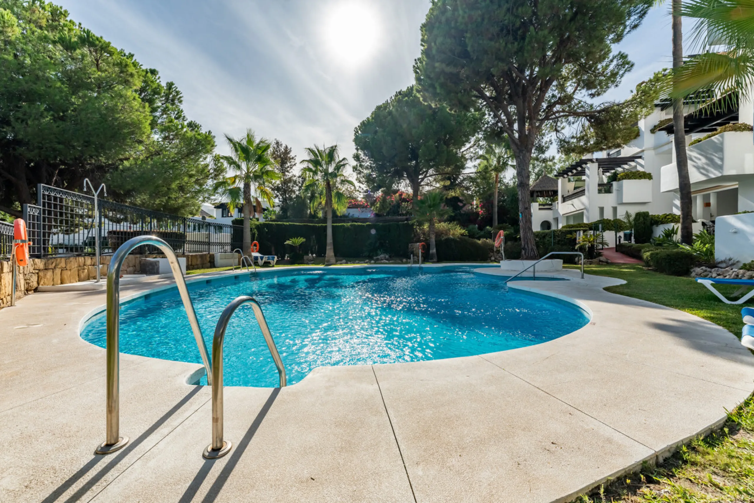 This delightful 2 bed apartment is flooded with light and enjoys the sun all day due to its South and West facing terrace.
