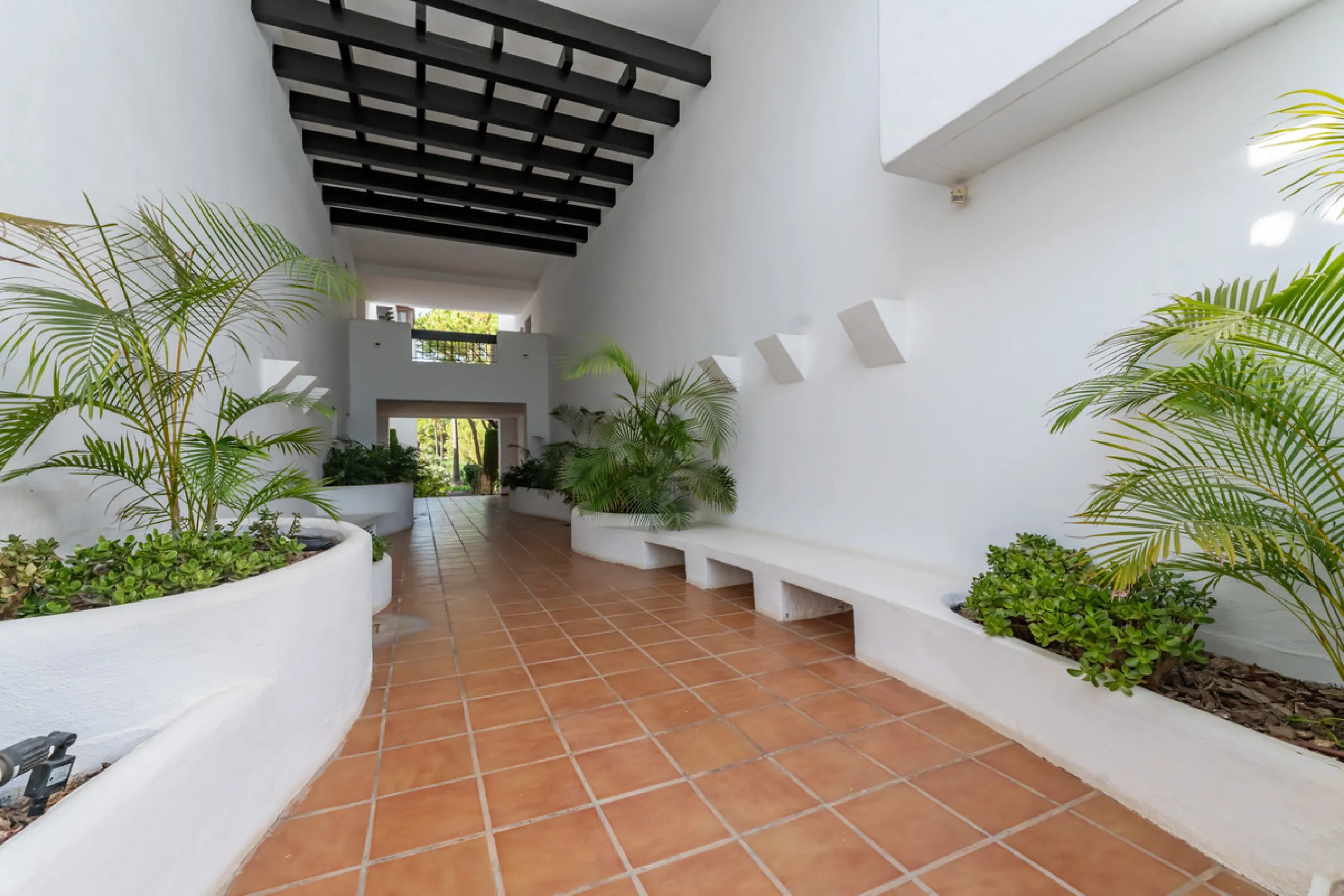 This delightful 2 bed apartment is flooded with light and enjoys the sun all day due to its South and West facing terrace.
