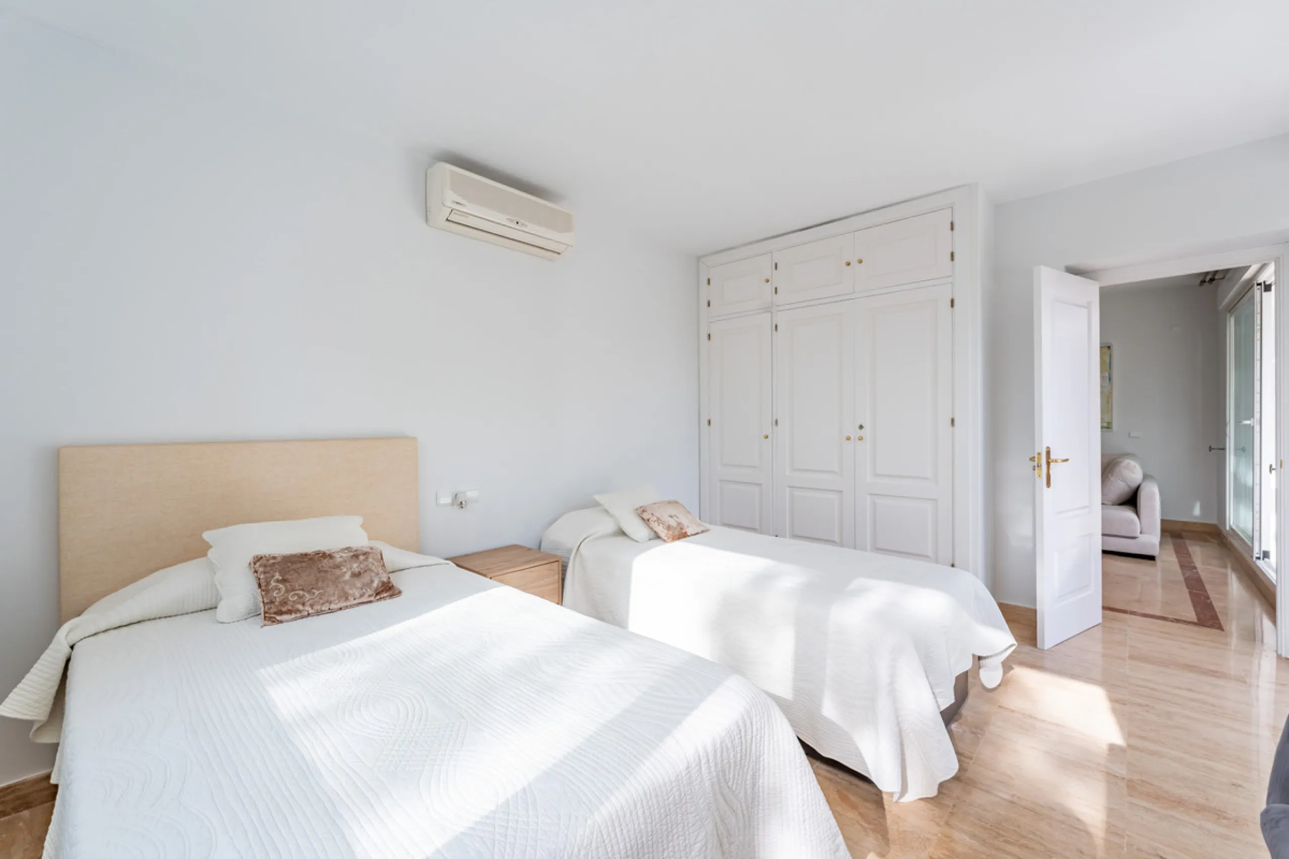 This delightful 2 bed apartment is flooded with light and enjoys the sun all day due to its South and West facing terrace.